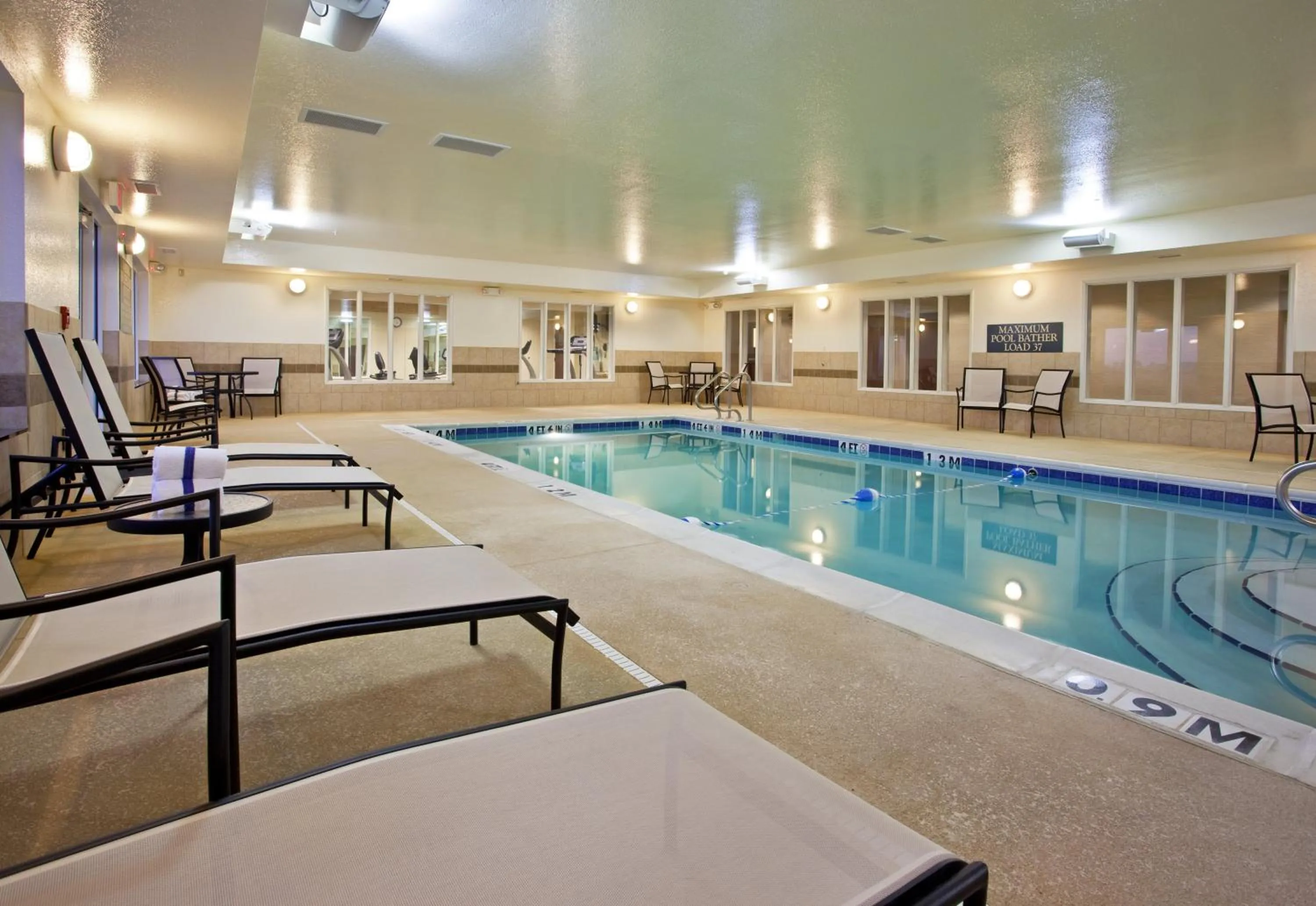 Swimming pool in Holiday Inn Express Hotel & Suites Portland by IHG