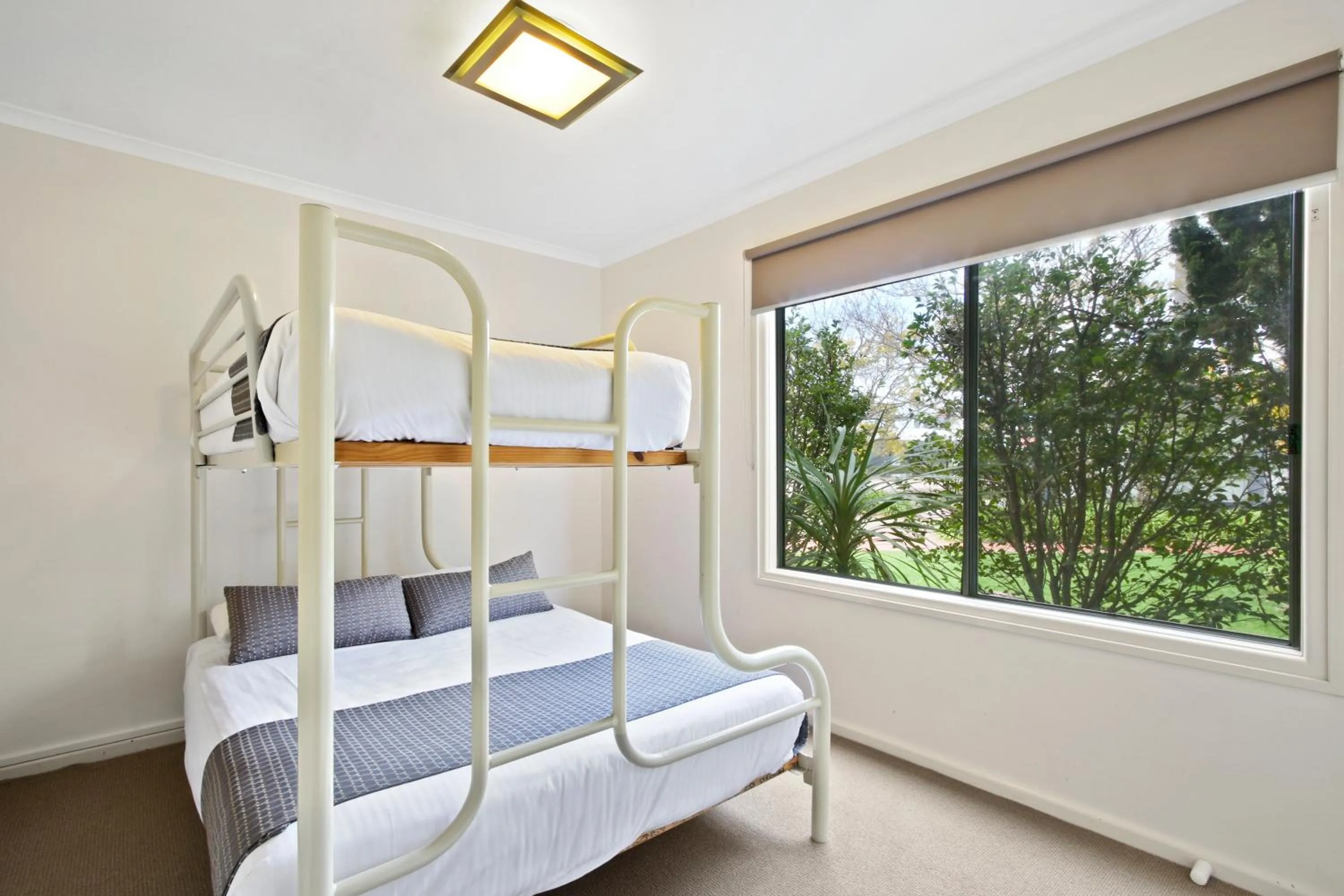 bunk bed, Bed in Bellevue On The Lakes