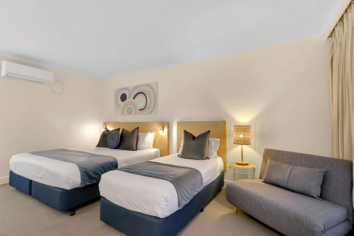 Bedroom, Bed in Bellevue On The Lakes