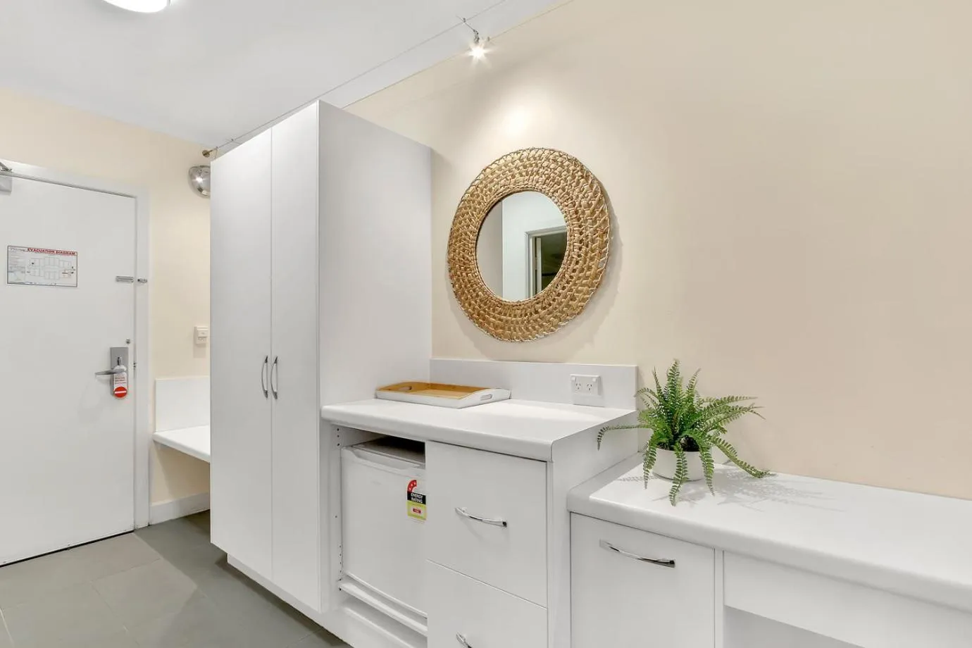 Area and facilities in Bellevue On The Lakes