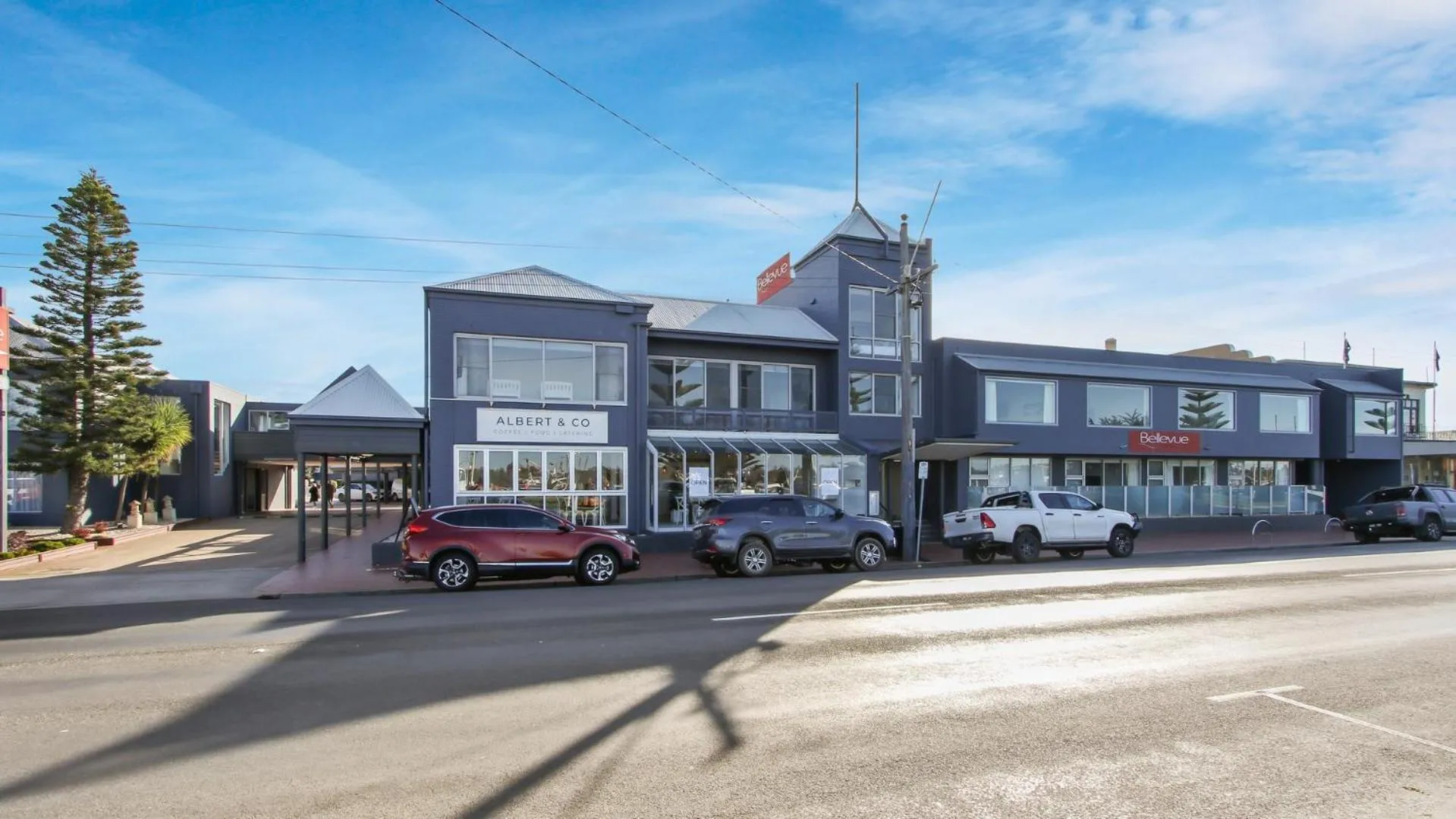 Restaurant/places to eat in Bellevue On The Lakes