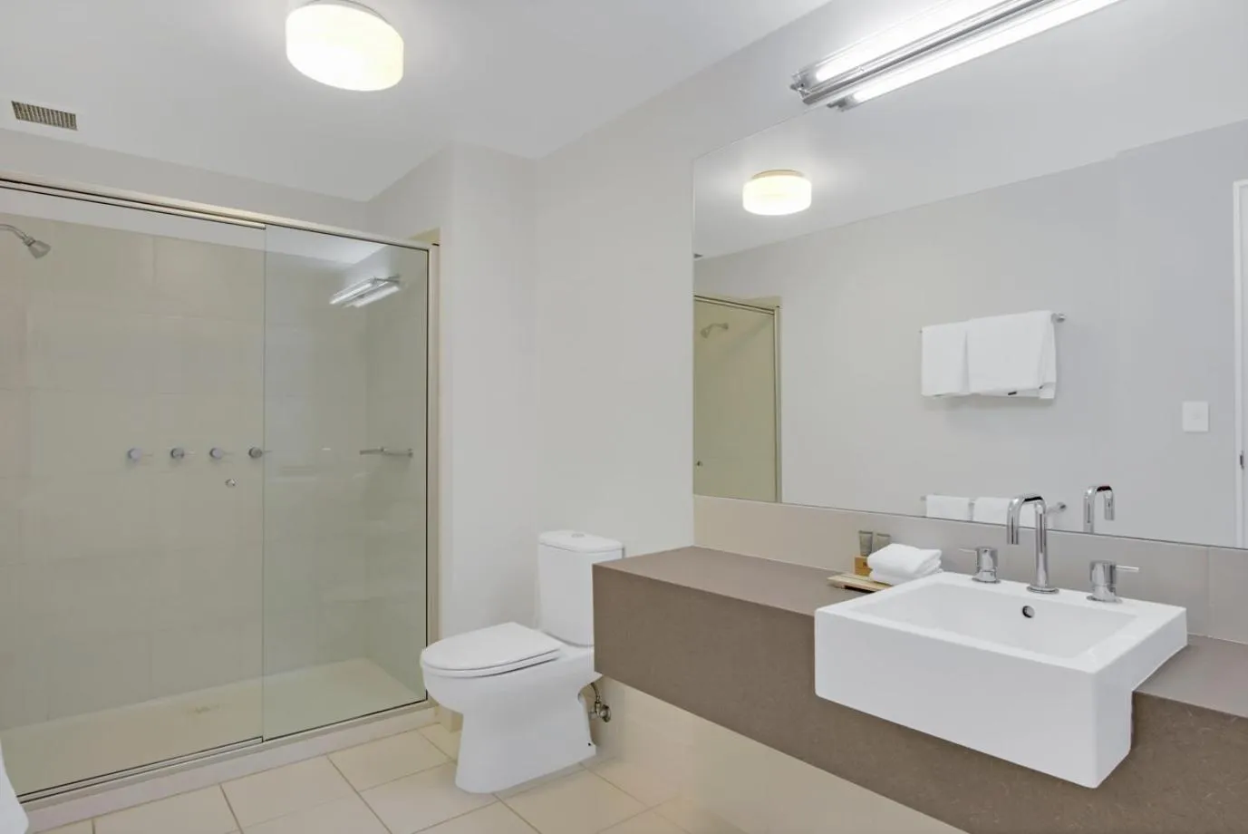 Bathroom in Bellevue On The Lakes