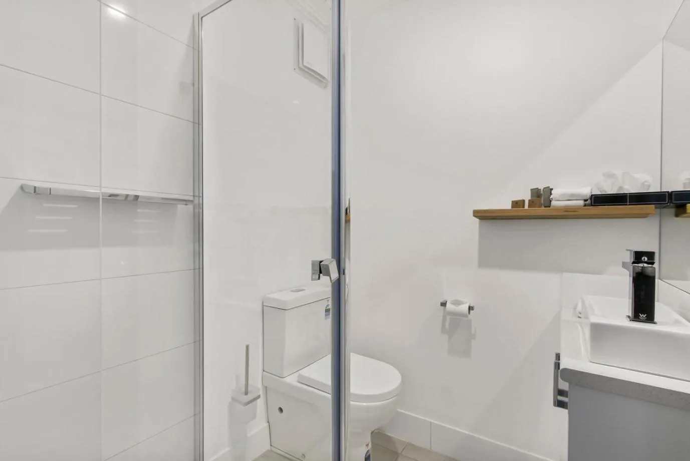 Bathroom in Bellevue On The Lakes