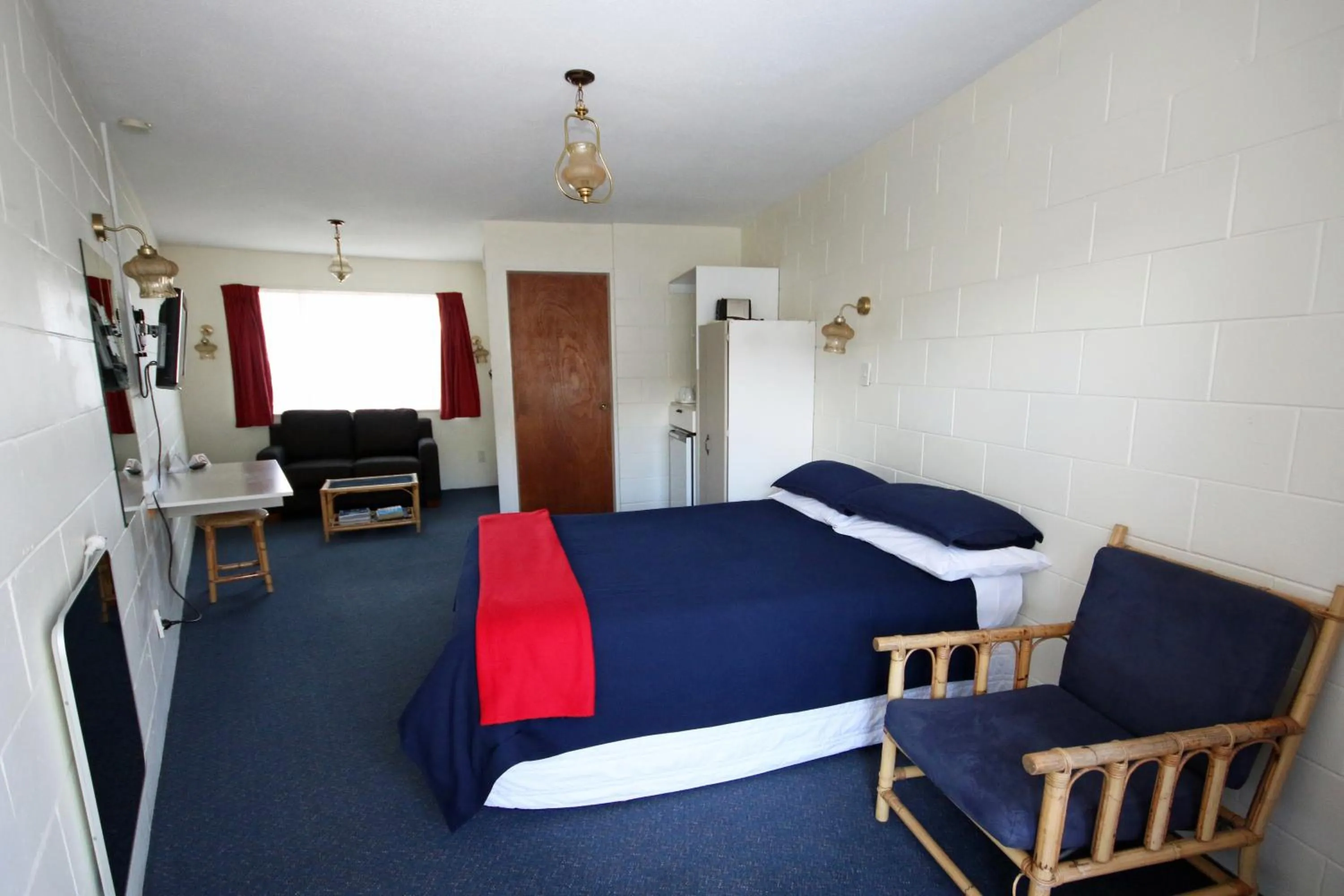 Bedroom, Bed in Midway Pacifica Lodge