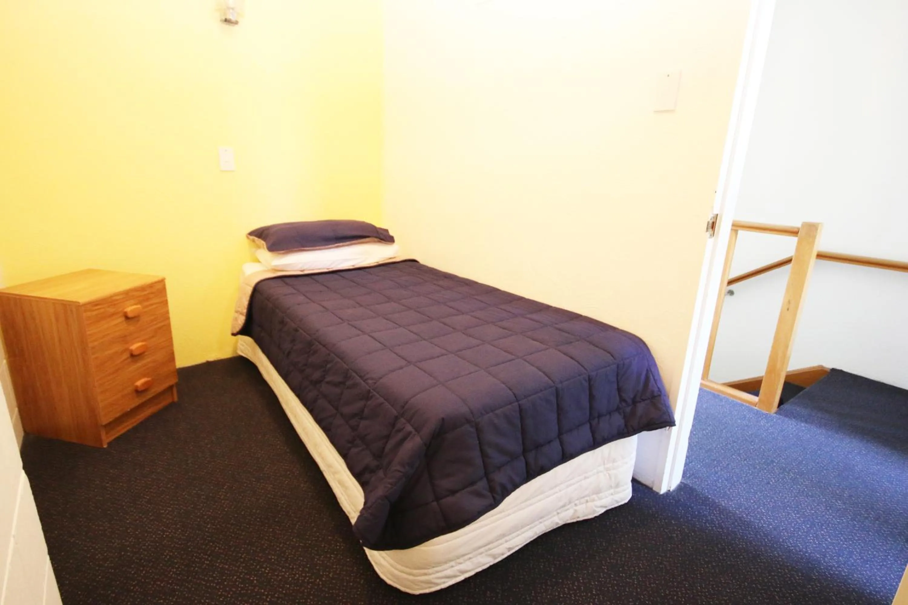 Bed in Midway Pacifica Lodge