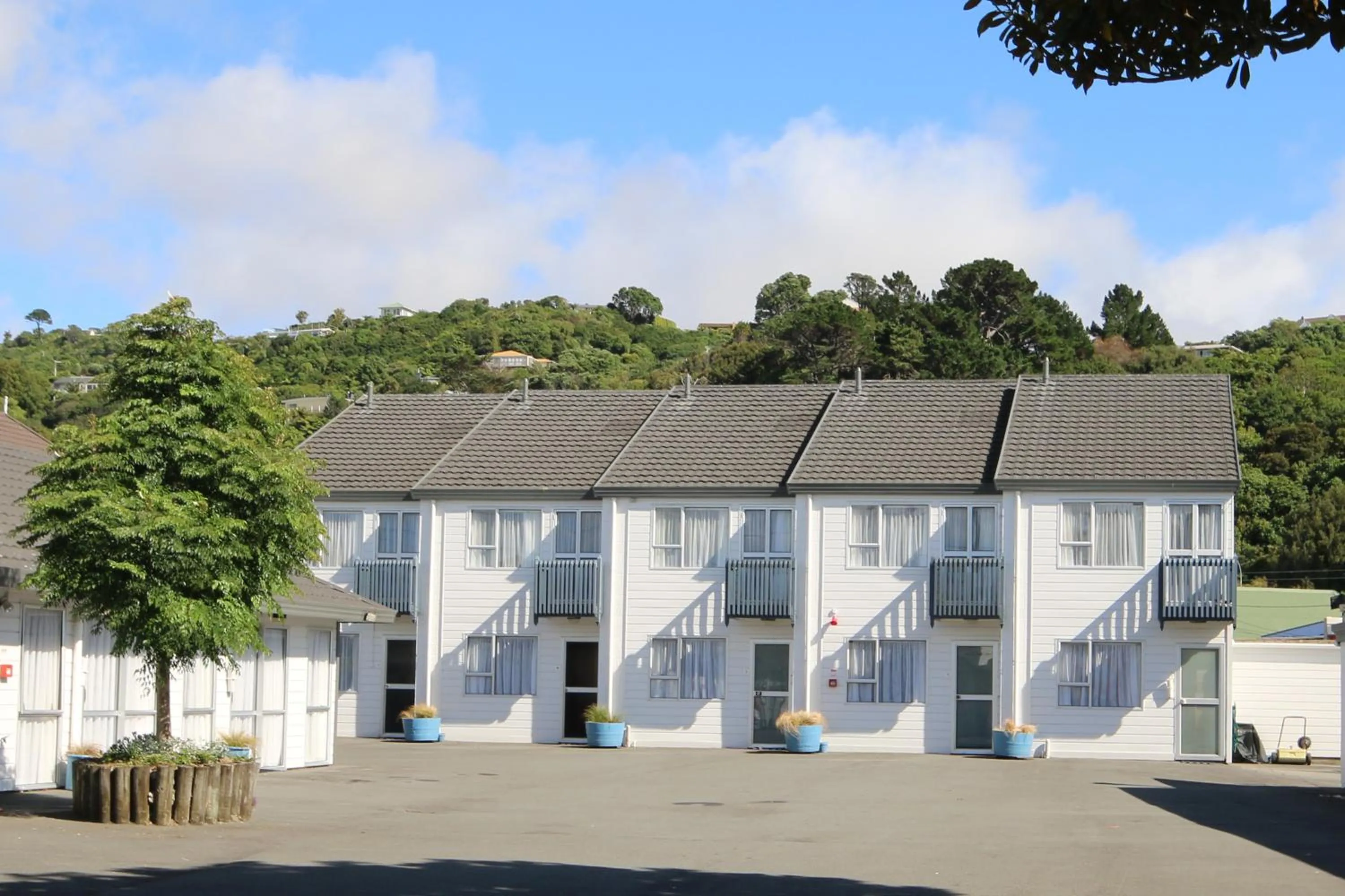 Property building in Midway Pacifica Lodge