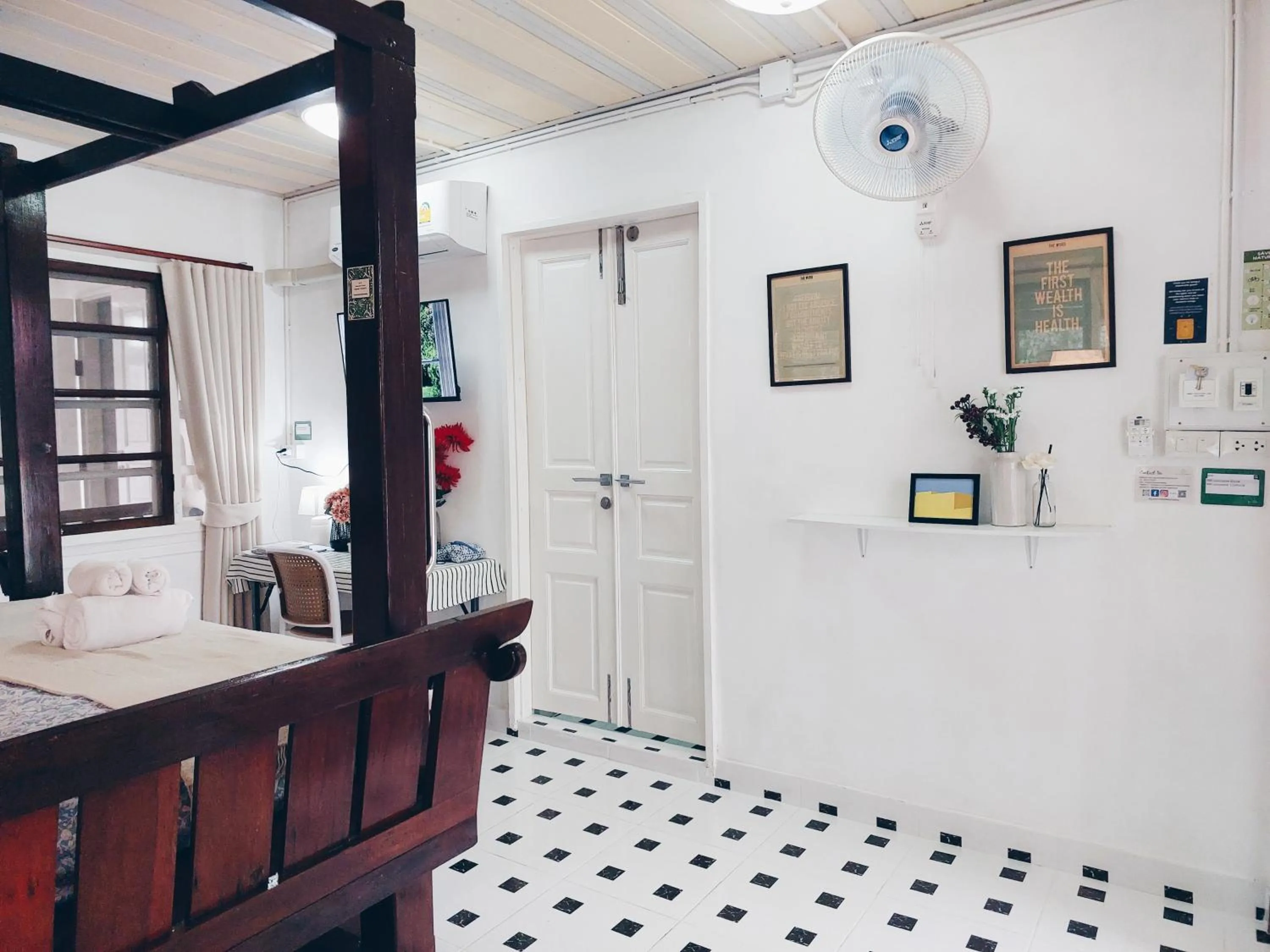 Decorative detail, Bed in Green Riverside Homestay