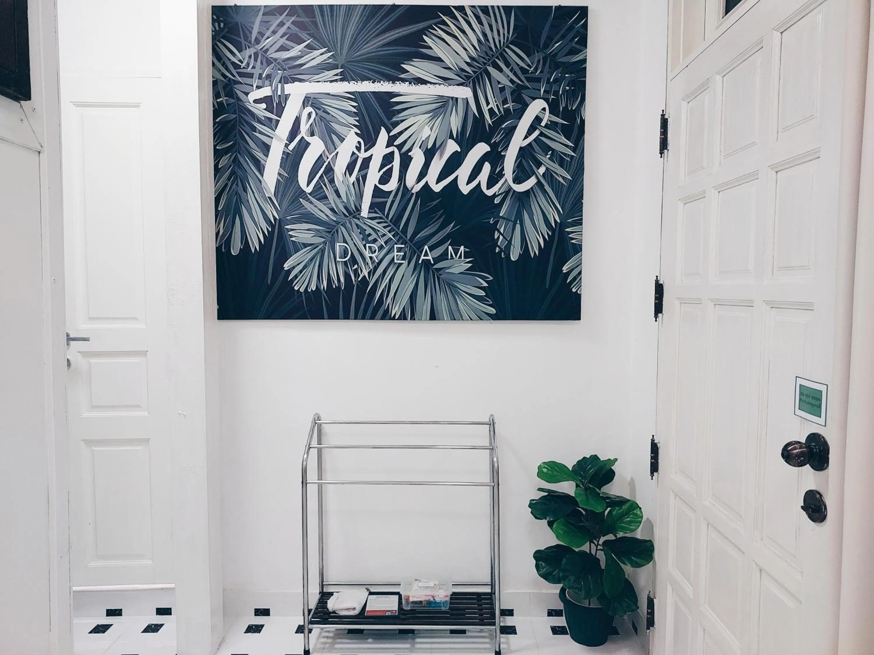 Decorative detail in Green Riverside Homestay