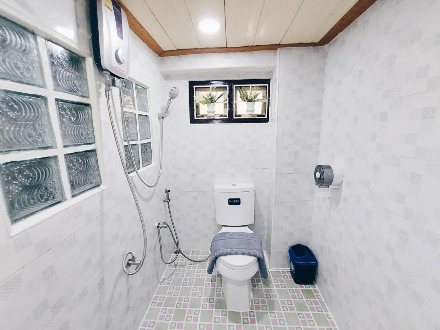Shower in Green Riverside Homestay
