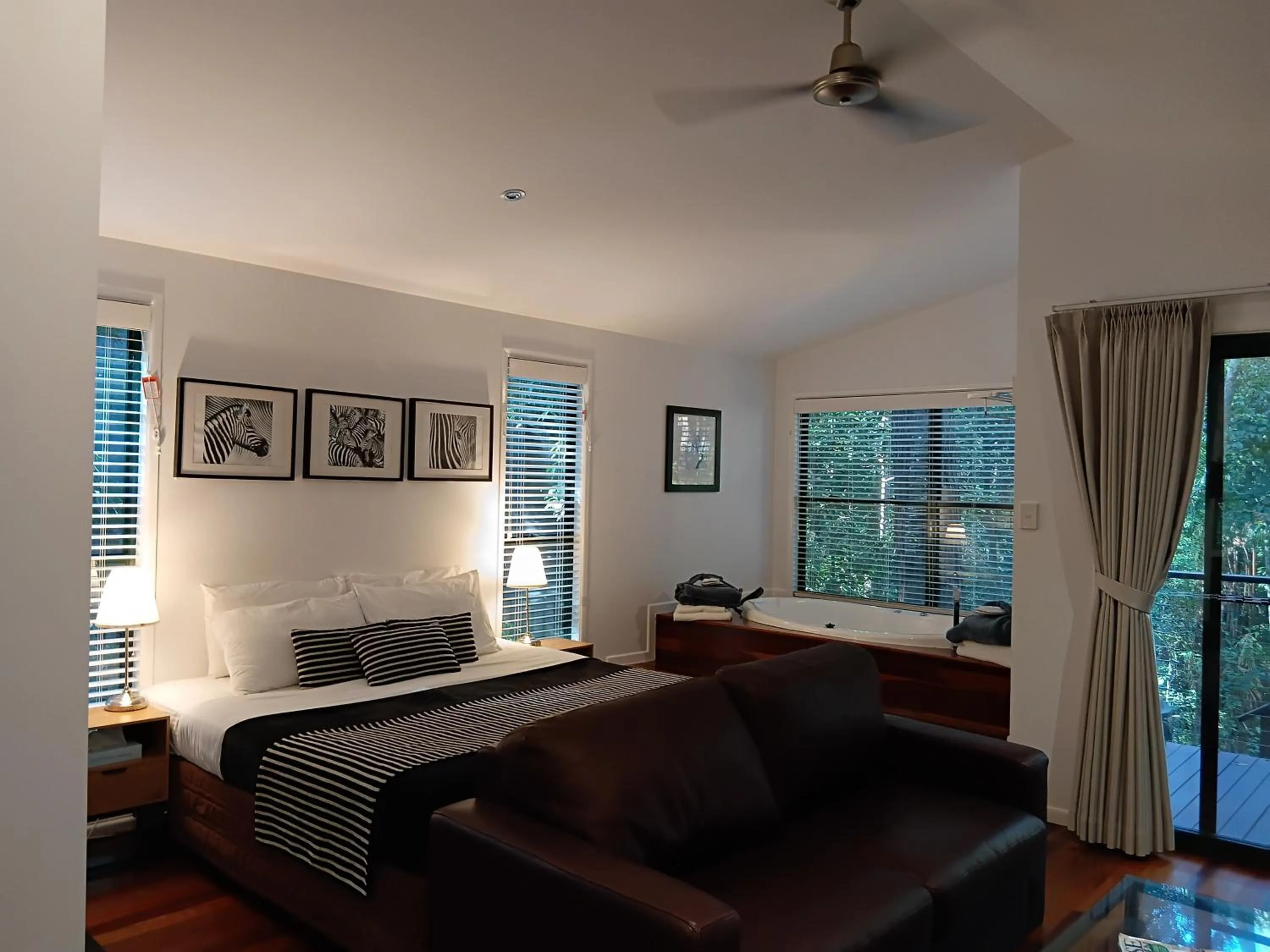 Bed in Amore On Buderim Rainforest Cabins