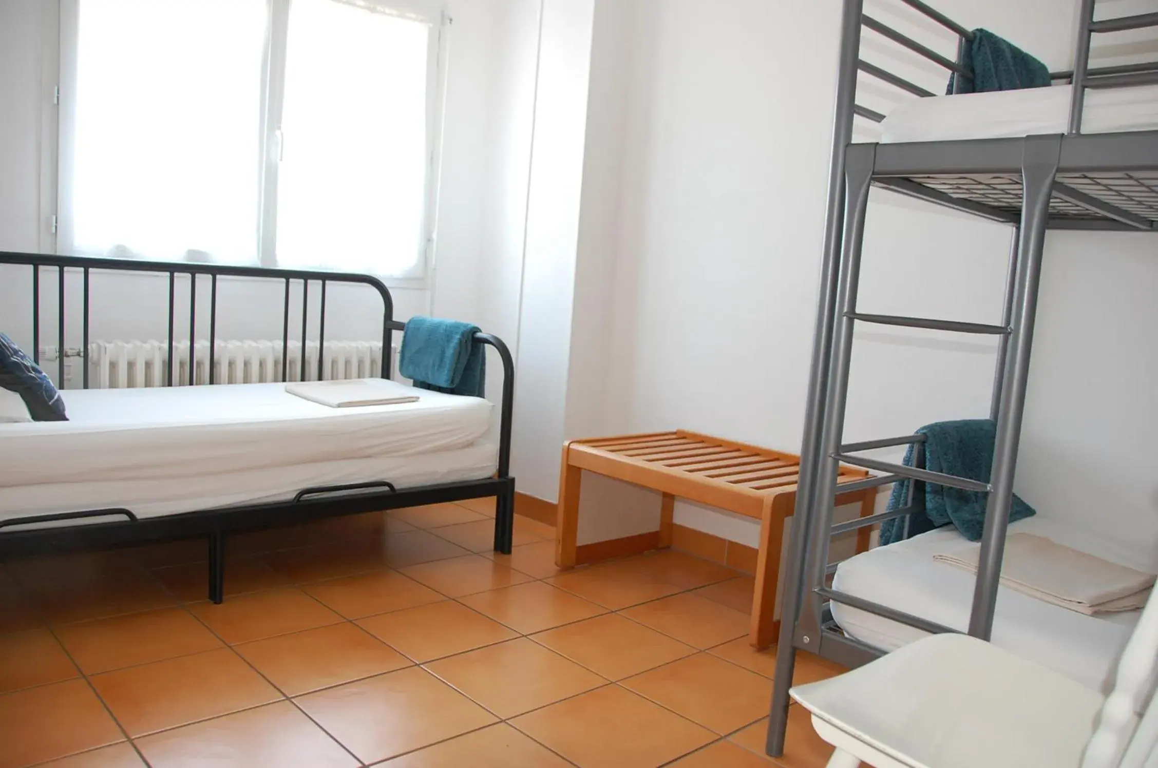 Family Room - single occupancy in Le Pont de la Loire Family Room - single occupancy in Le Pont de la Loire