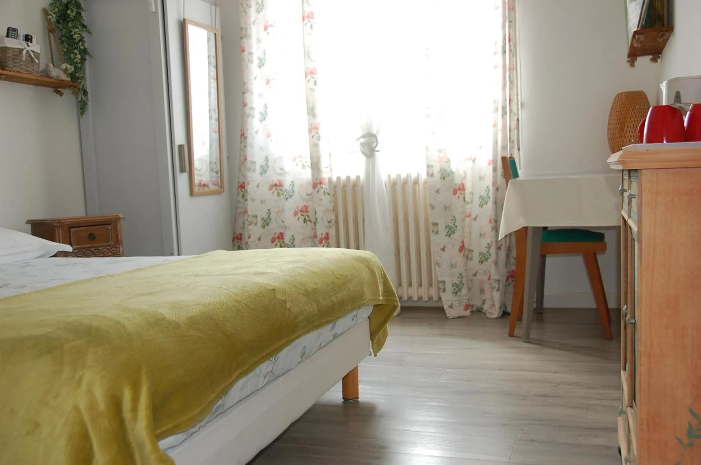 Bedroom, Bed in Le Pont de la Loire