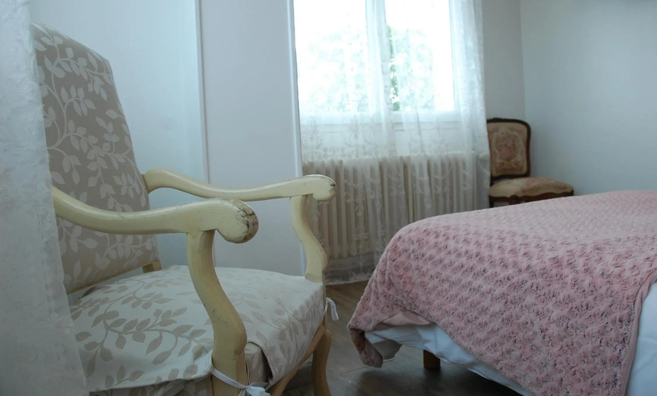 Bedroom, Bed in Le Pont de la Loire