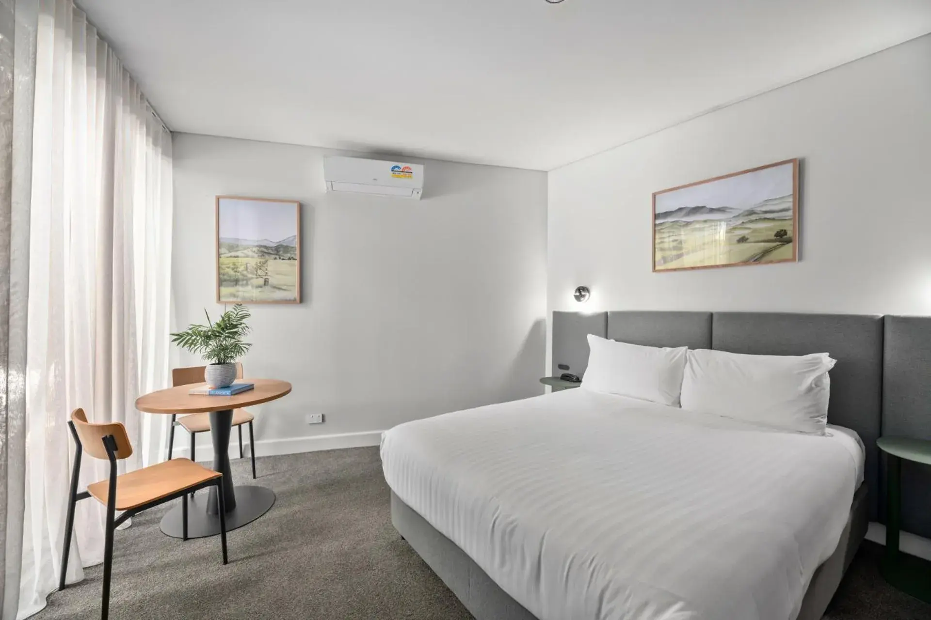 Standard Queen Room - Free Wifi and Parking in Balgownie Estate Yarra Valley Standard Queen Room - Free Wifi and Parking in Balgownie Estate Yarra Valley