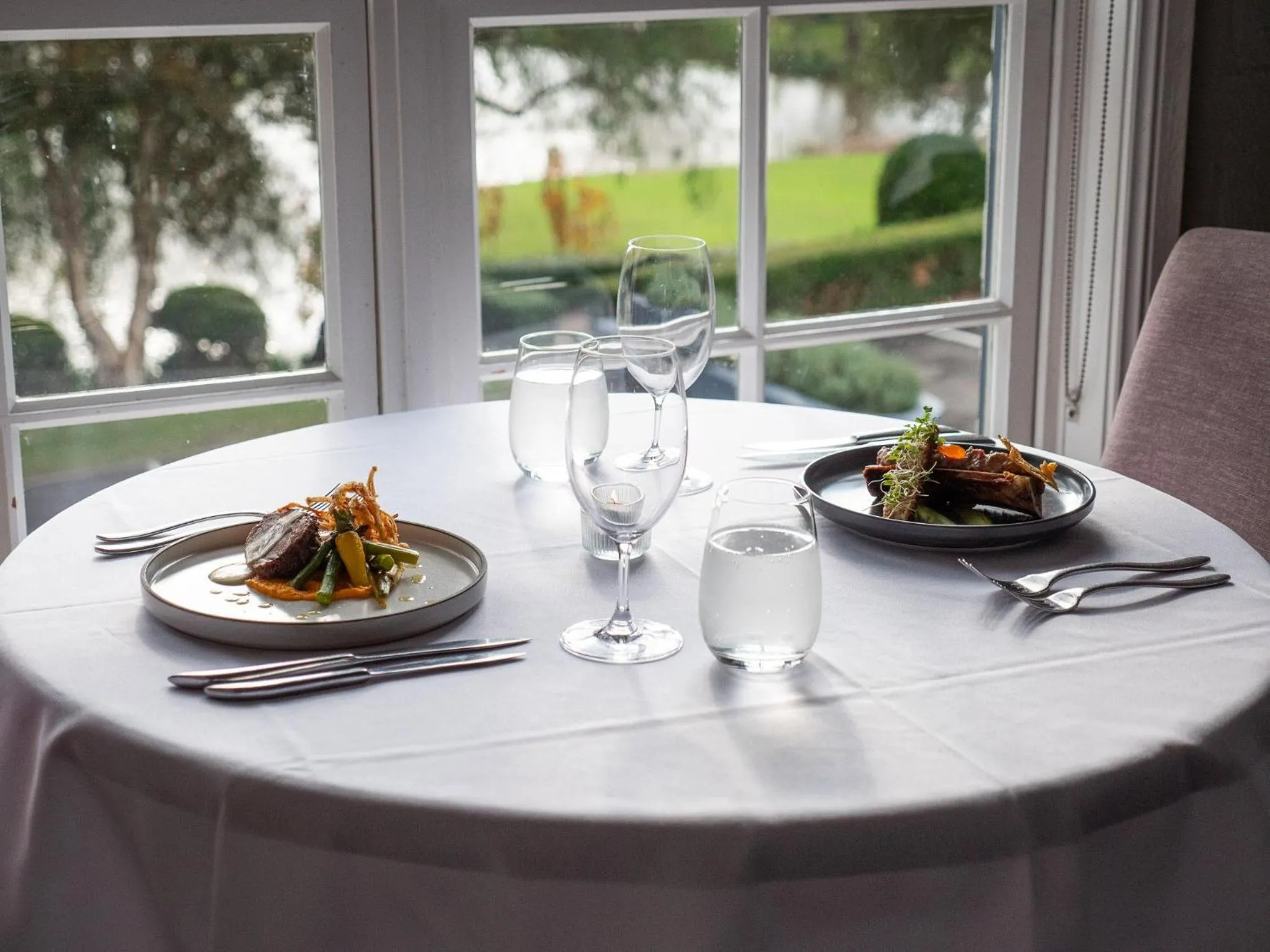 Restaurant/places to eat in Crowne Plaza Hawkesbury Valley by IHG