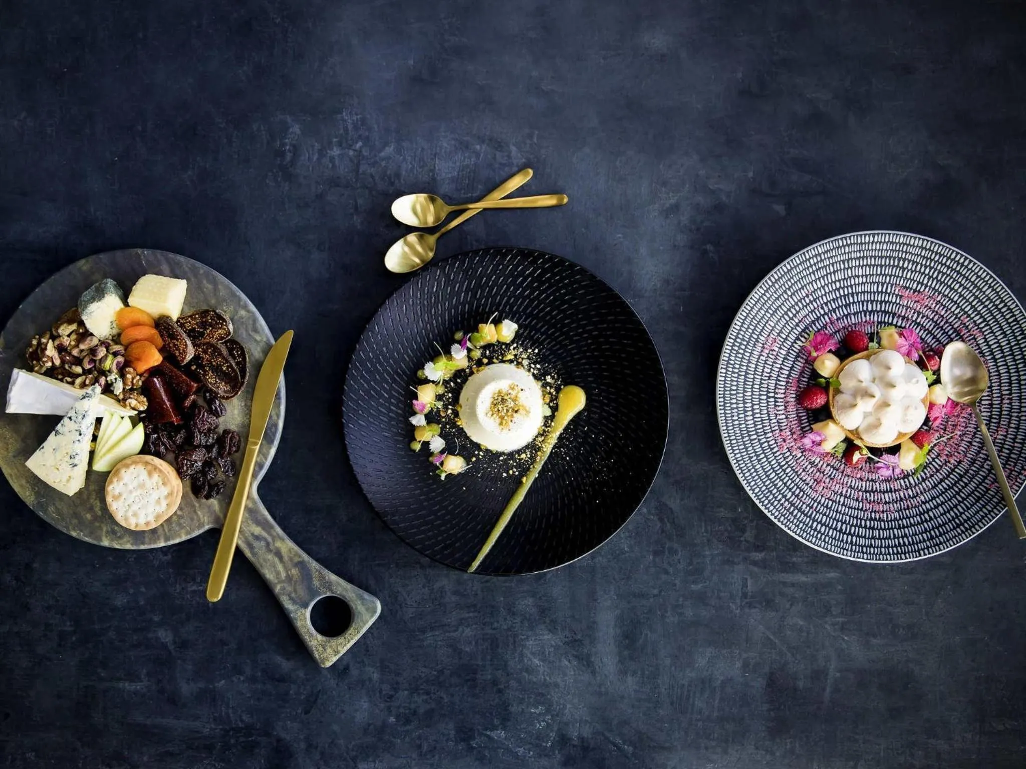 Restaurant/places to eat in Pullman Magenta Shores Resort