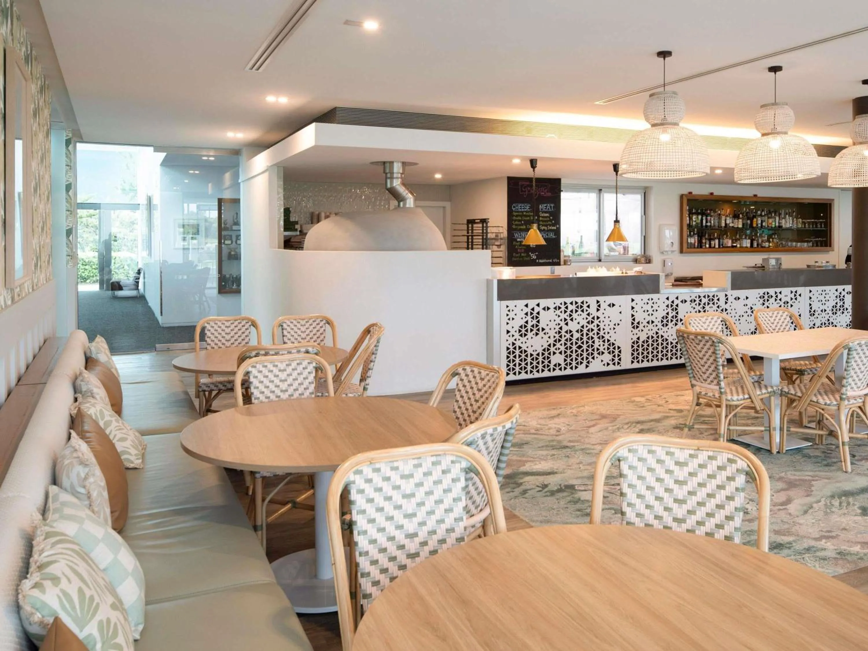 Lounge or bar in Pullman Magenta Shores Resort