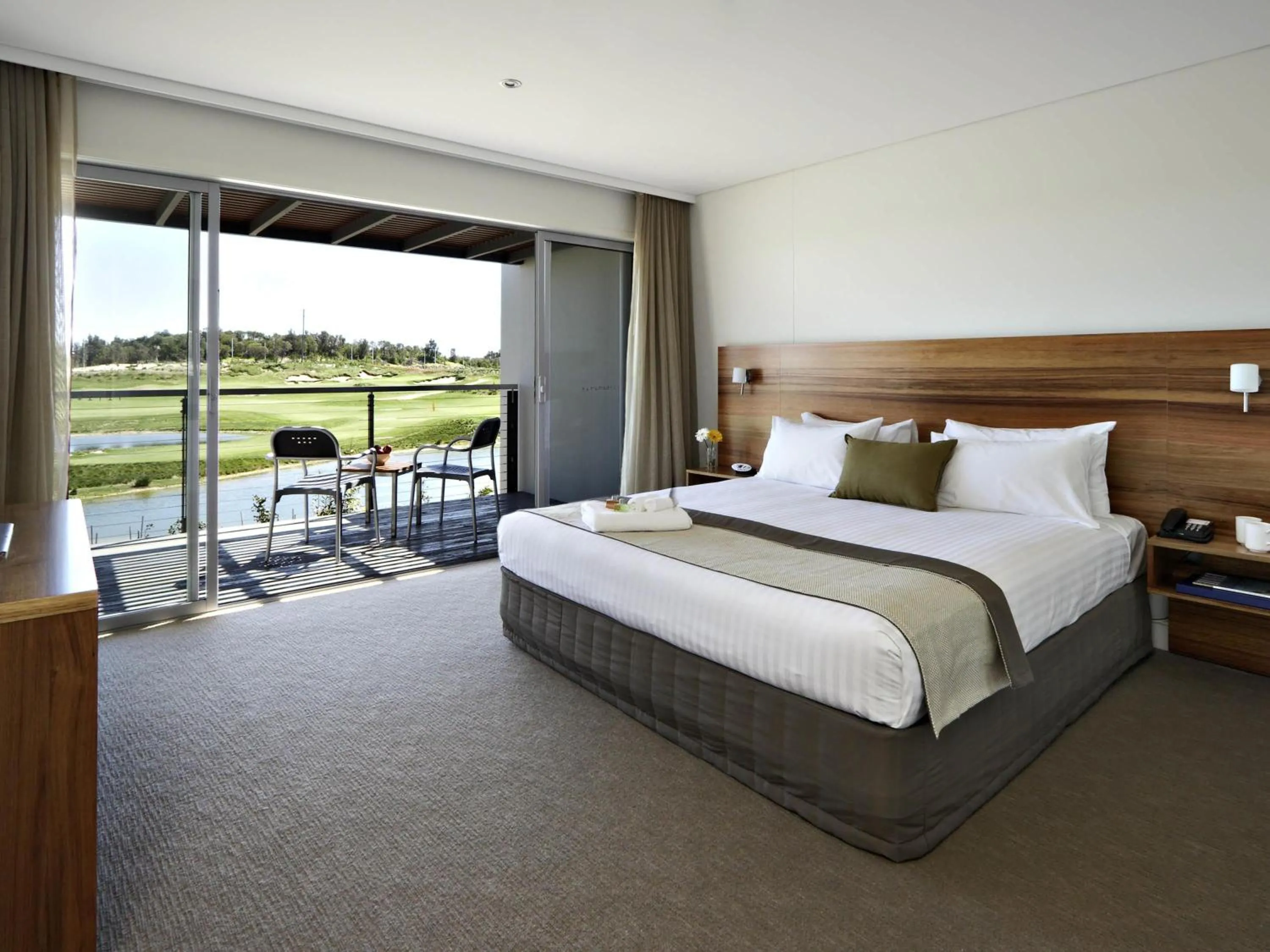 Bedroom, Bed in Pullman Magenta Shores Resort