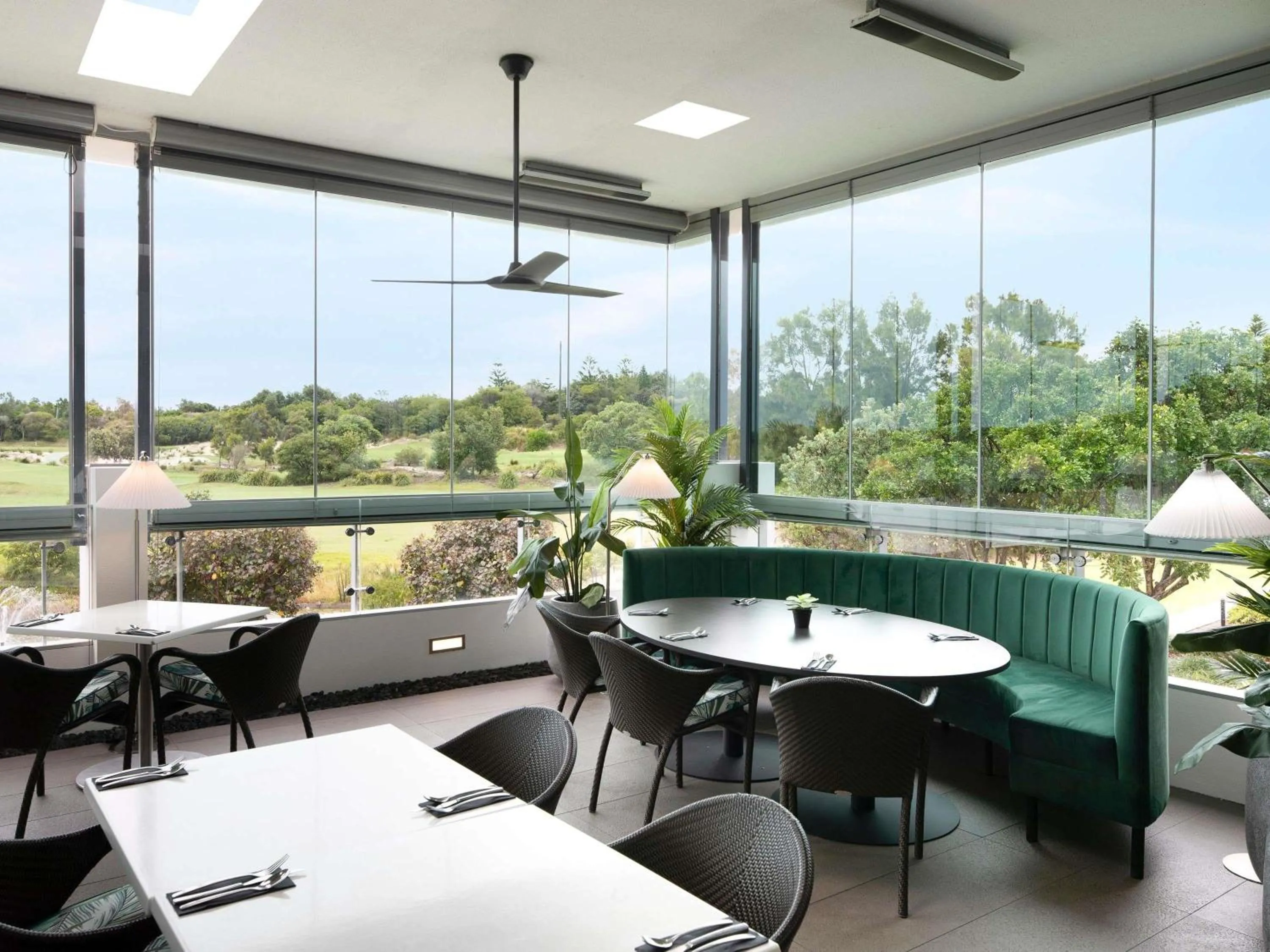 Restaurant/places to eat in Pullman Magenta Shores Resort