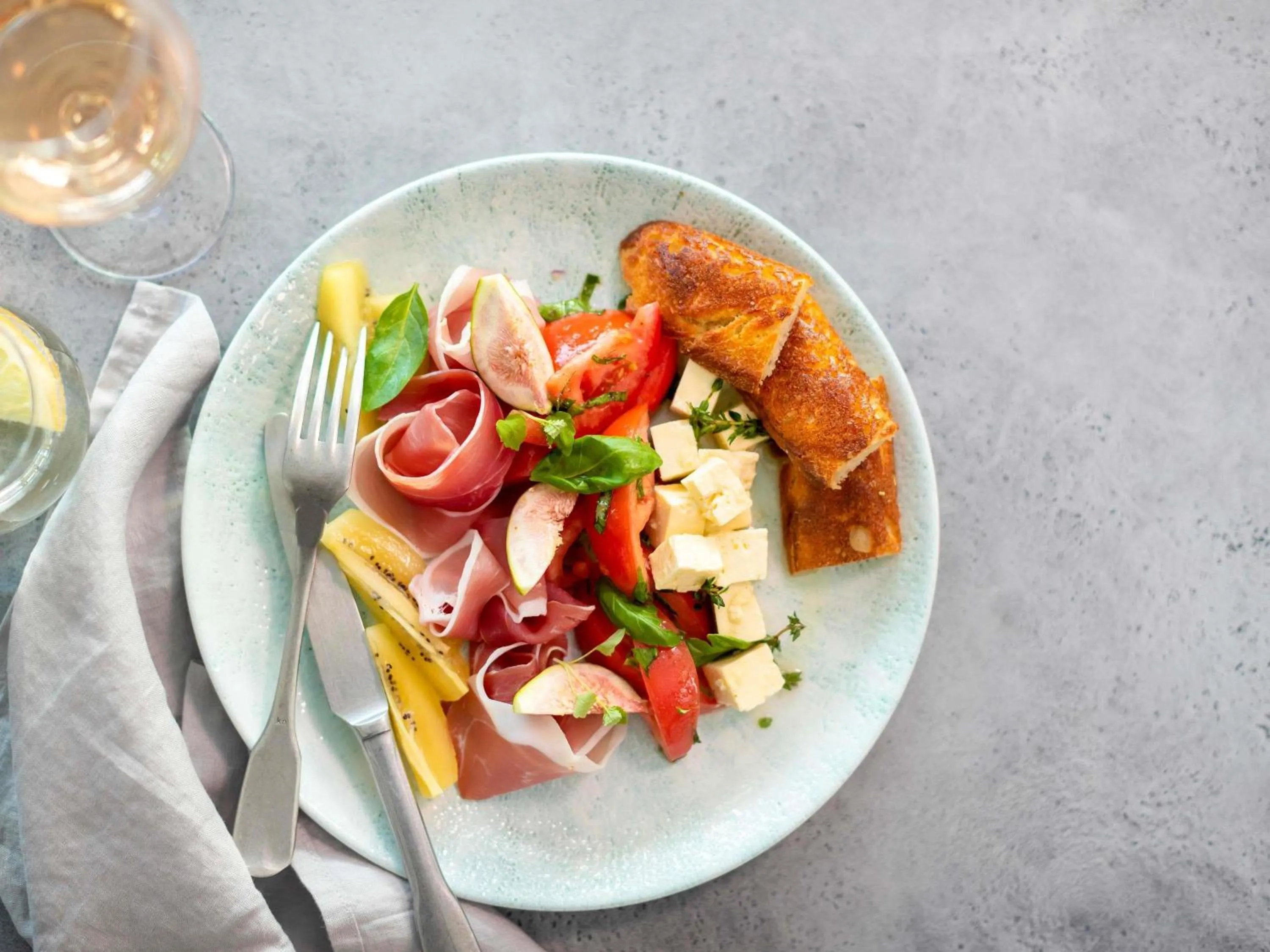 Restaurant/places to eat in Pullman Magenta Shores Resort