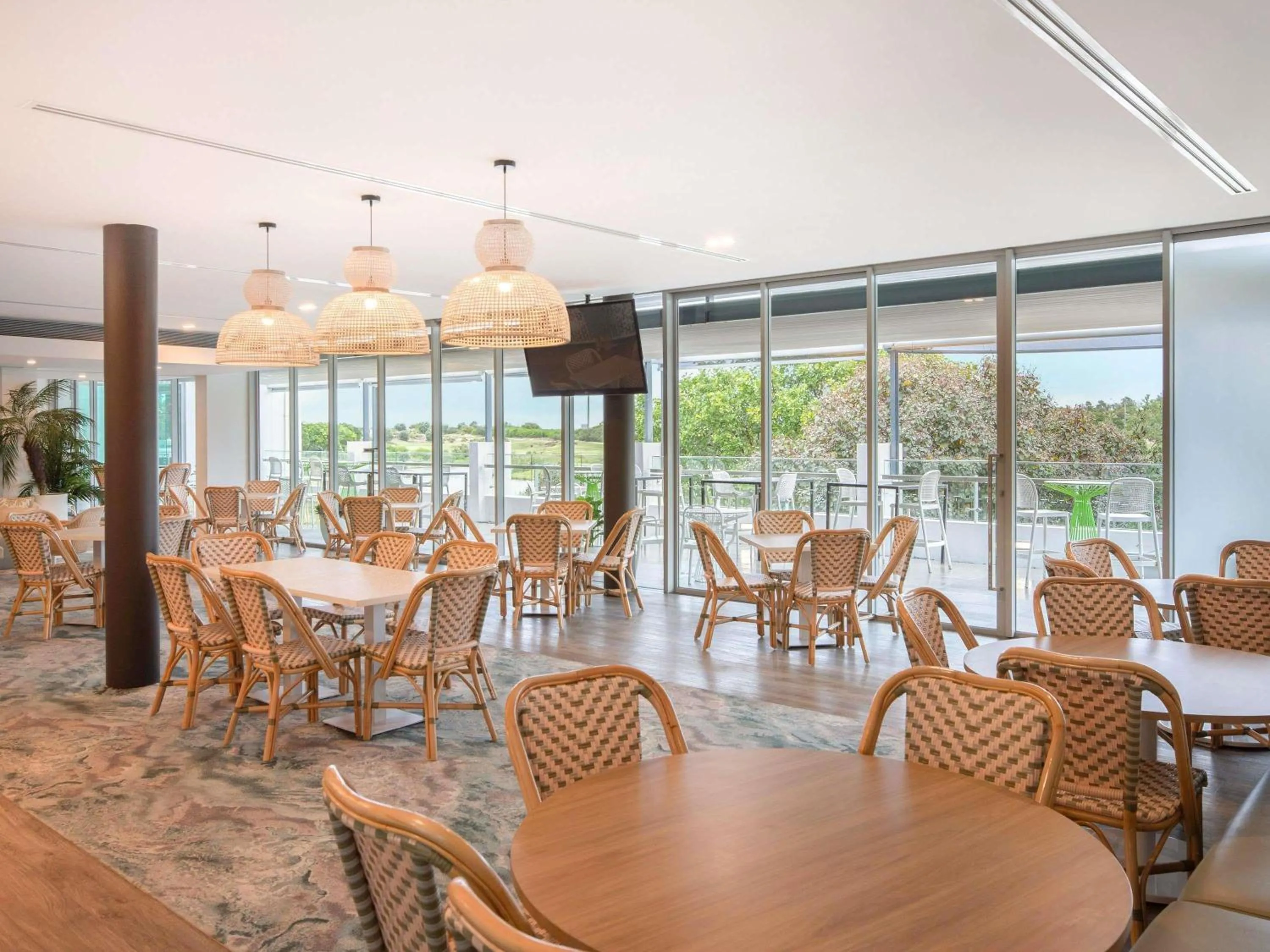 Lounge or bar in Pullman Magenta Shores Resort