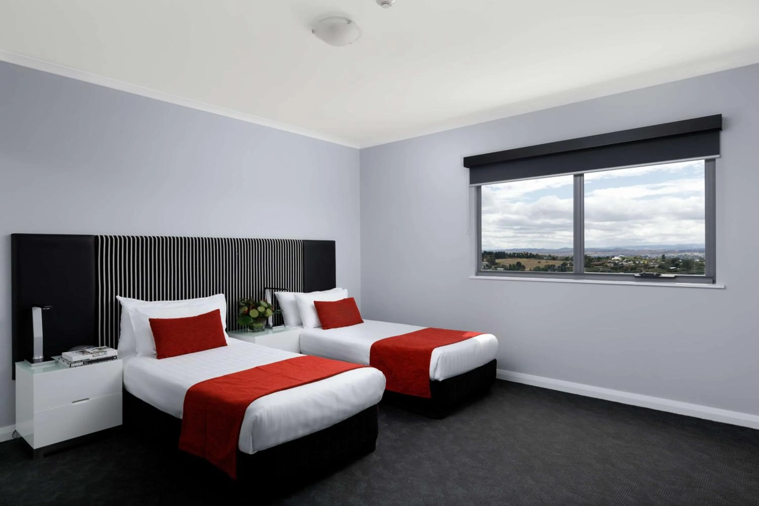 View (from property/room), Bed in Rydges Mount Panorama Bathurst