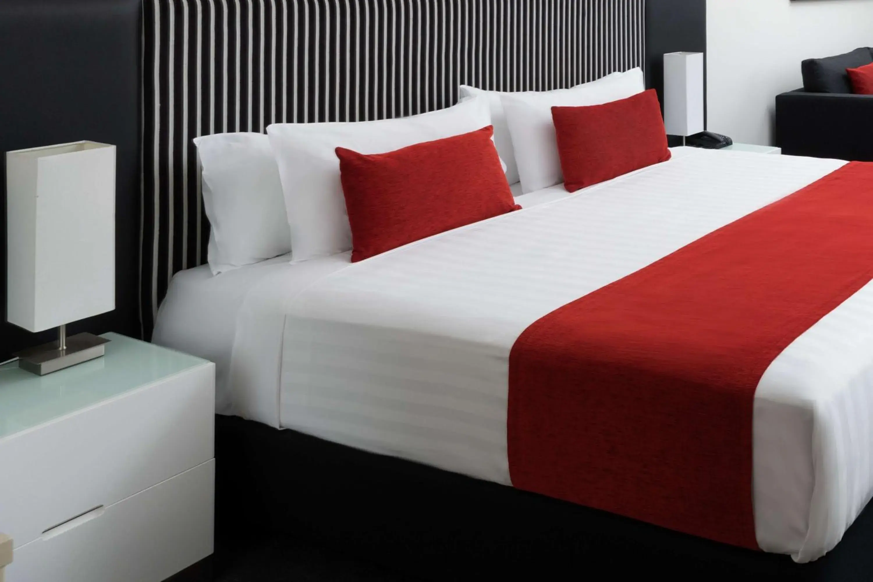 Summer, Bed in Rydges Mount Panorama Bathurst Summer, Bed in Rydges Mount Panorama Bathurst