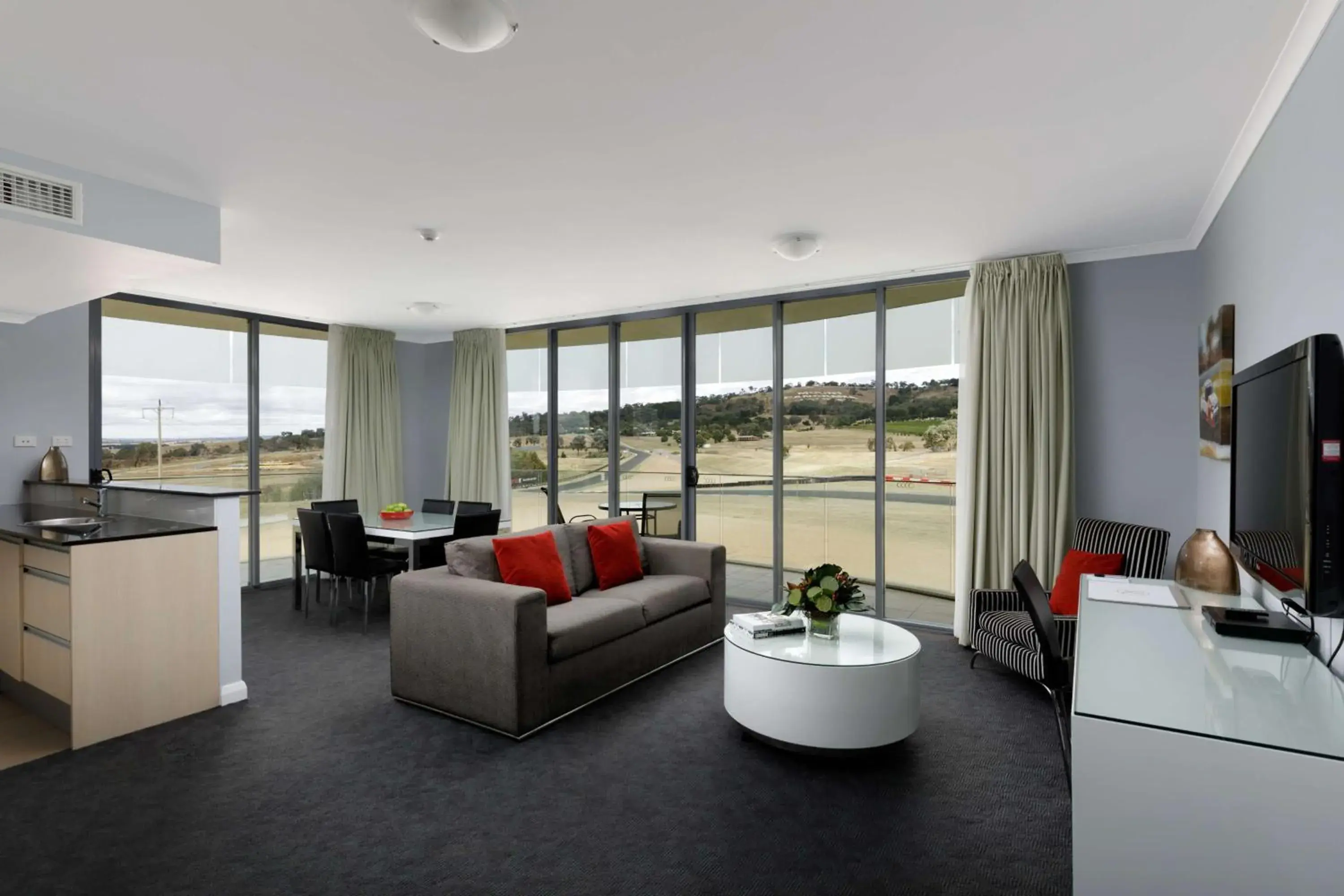 Photo of the whole room in Rydges Mount Panorama Bathurst Photo of the whole room in Rydges Mount Panorama Bathurst