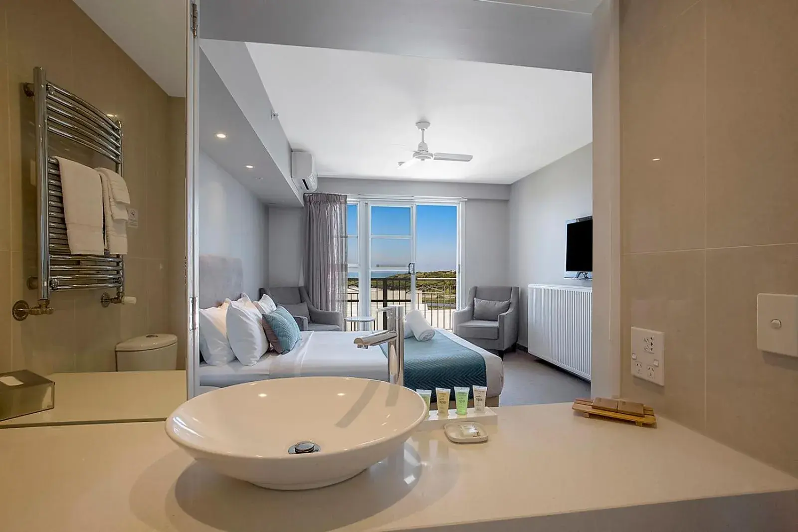 Bed in Deep Blue Hotel & Hot Springs Bed in Deep Blue Hotel & Hot Springs