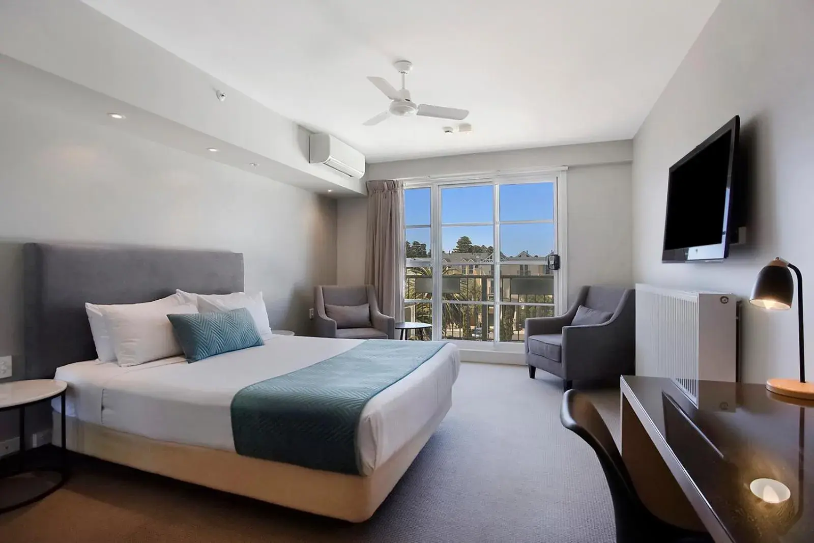 Photo of the whole room, Bed in Deep Blue Hotel & Hot Springs Photo of the whole room, Bed in Deep Blue Hotel & Hot Springs