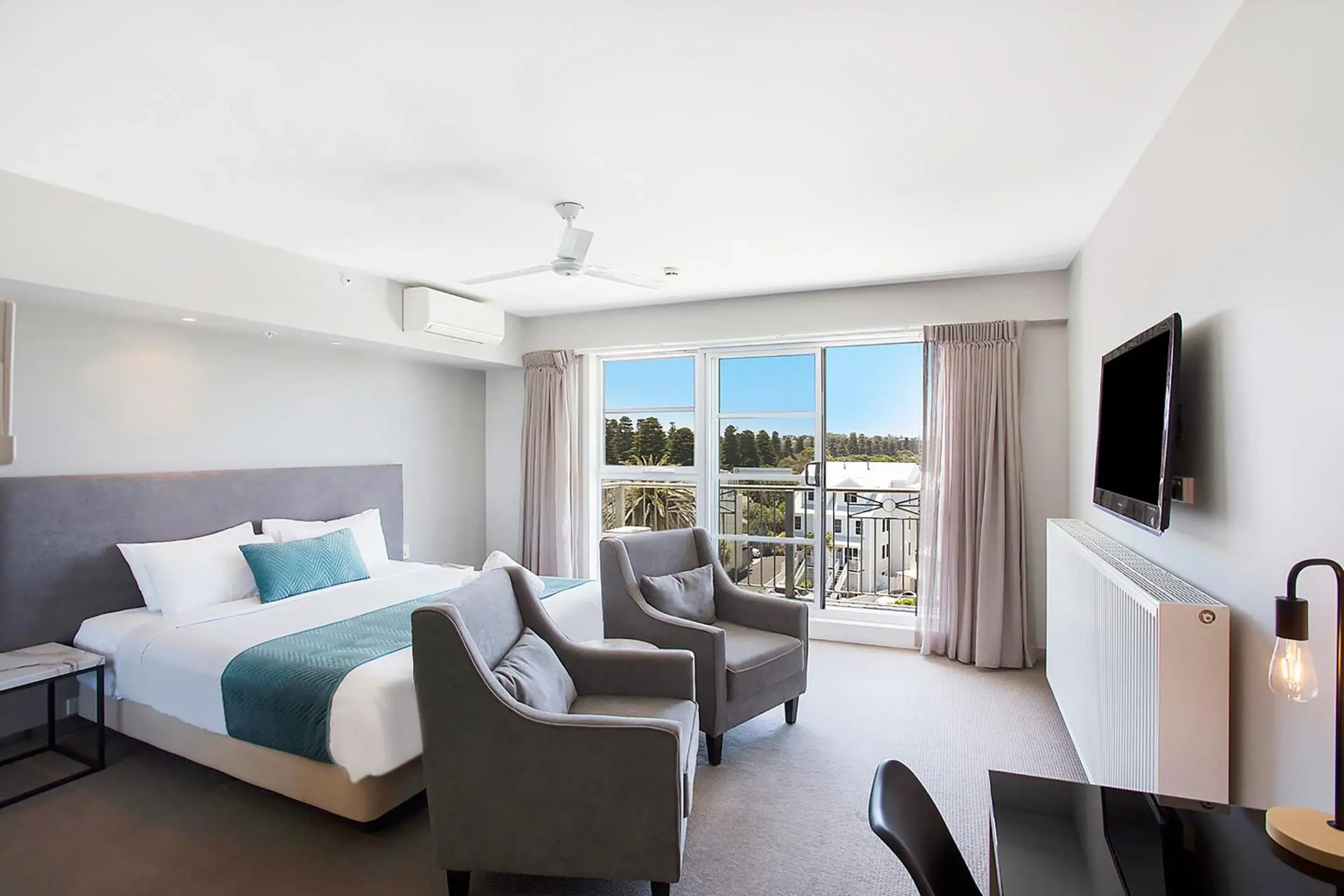 Bed in Deep Blue Hotel & Hot Springs Bed in Deep Blue Hotel & Hot Springs