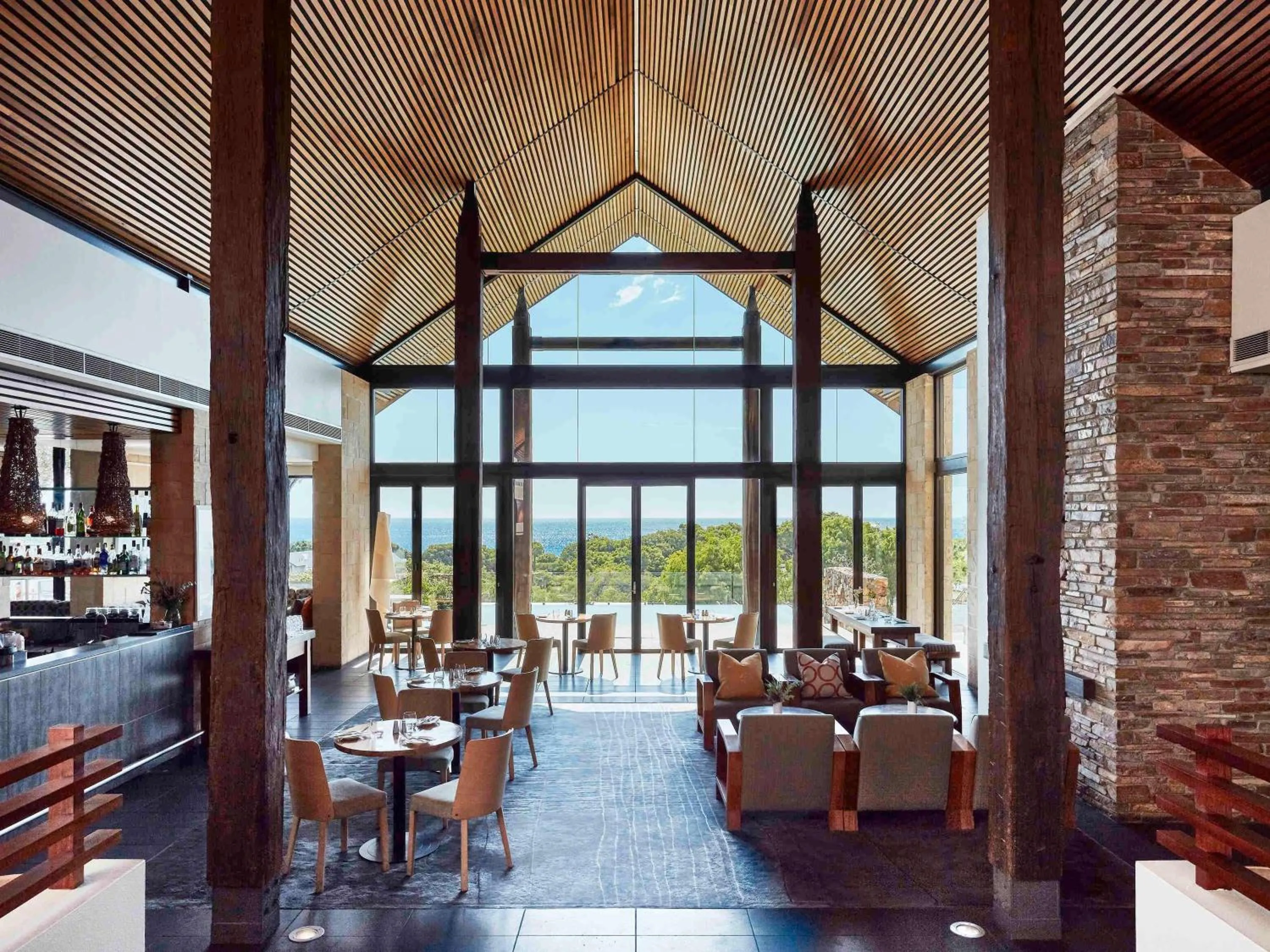 Lounge or bar in Pullman Bunker Bay Resort Margaret River