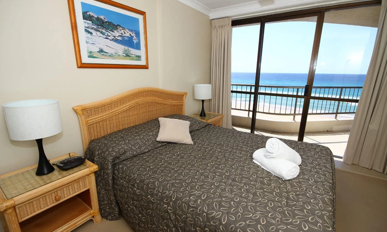 Bedroom, Bed in San Simeon Beachfront Apartments Tugun