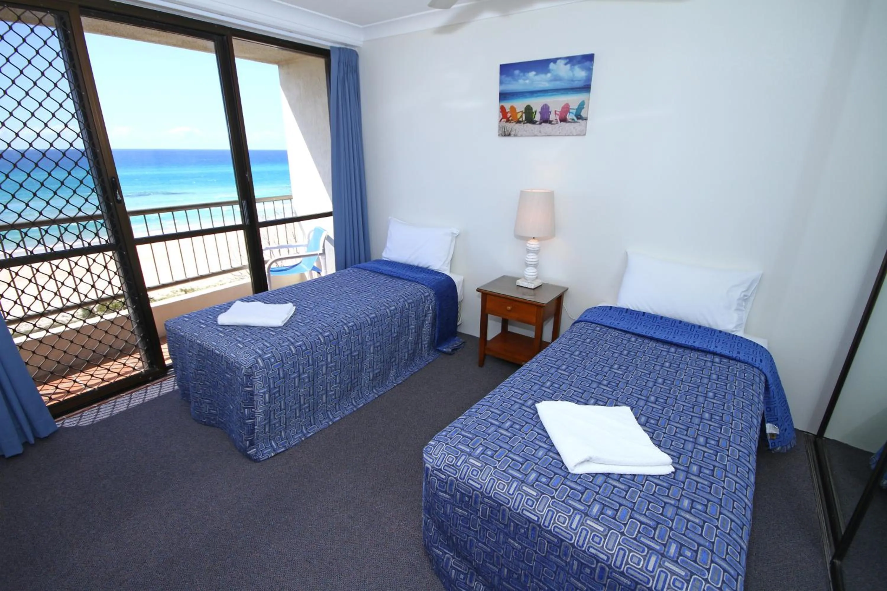 Bed in San Simeon Beachfront Apartments Tugun