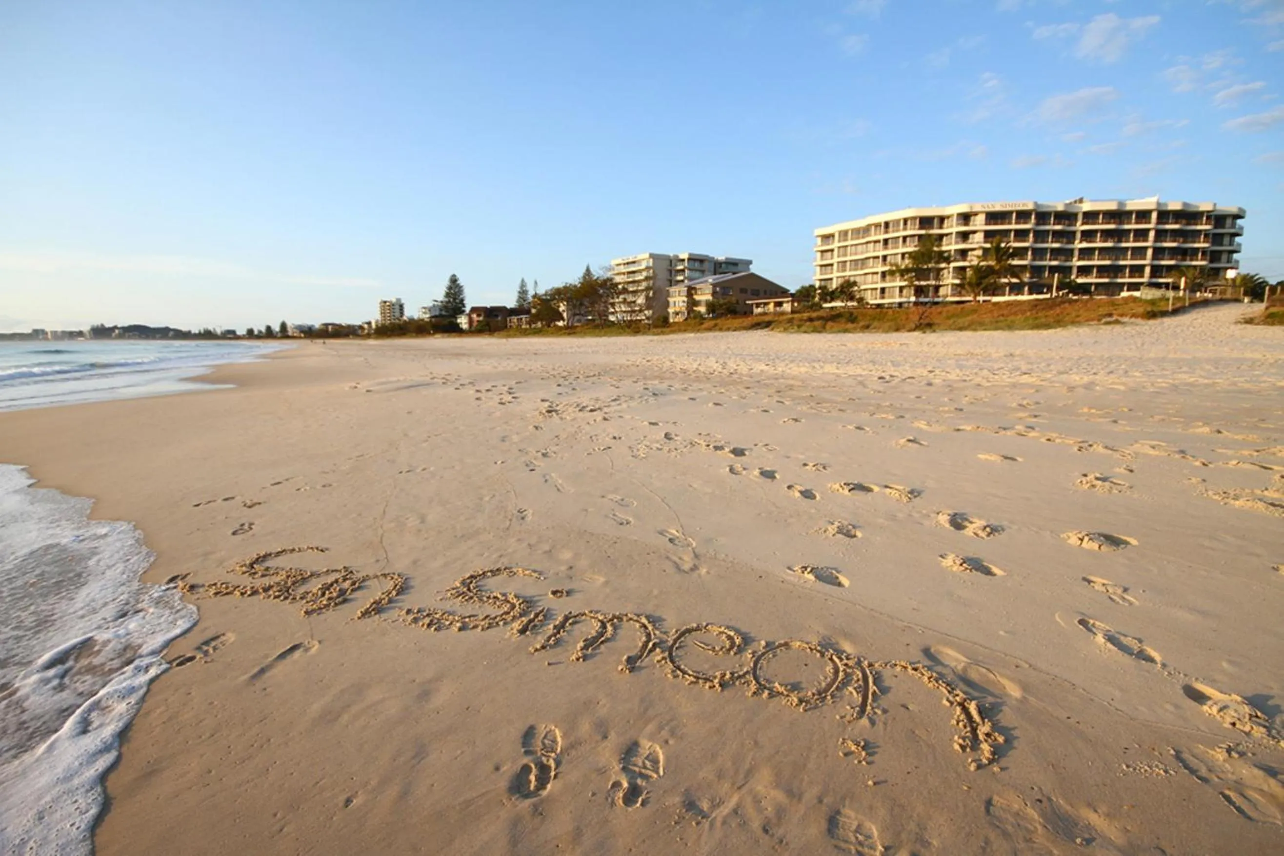 Facade/entrance in San Simeon Beachfront Apartments Tugun