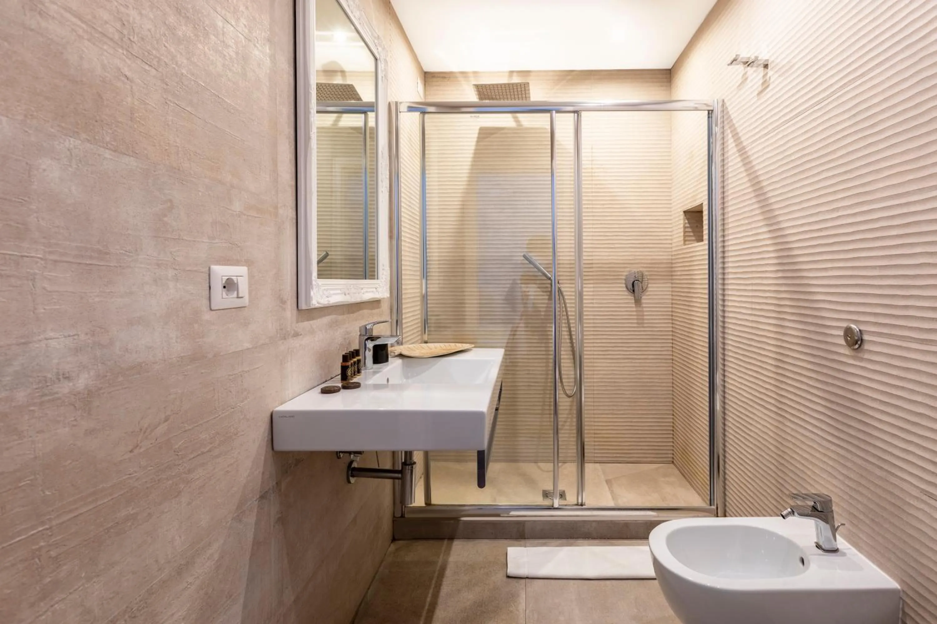 Bathroom in Spagna Art & Suites - CA Domus Collection