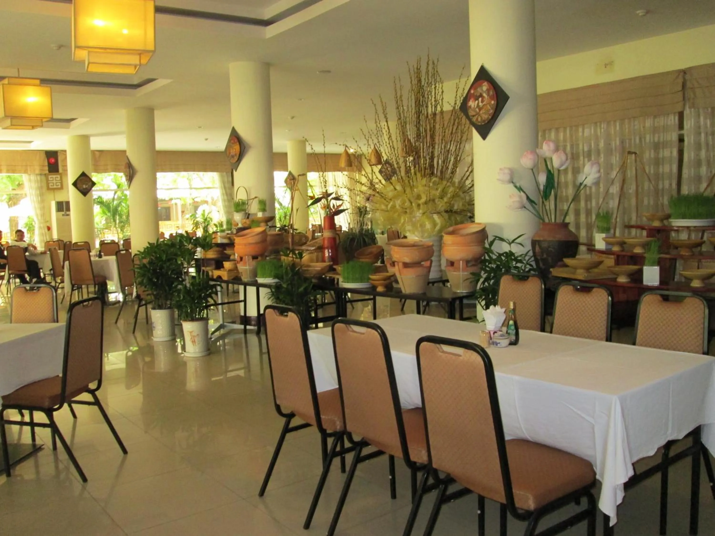 Restaurant/places to eat in Park View Hotel