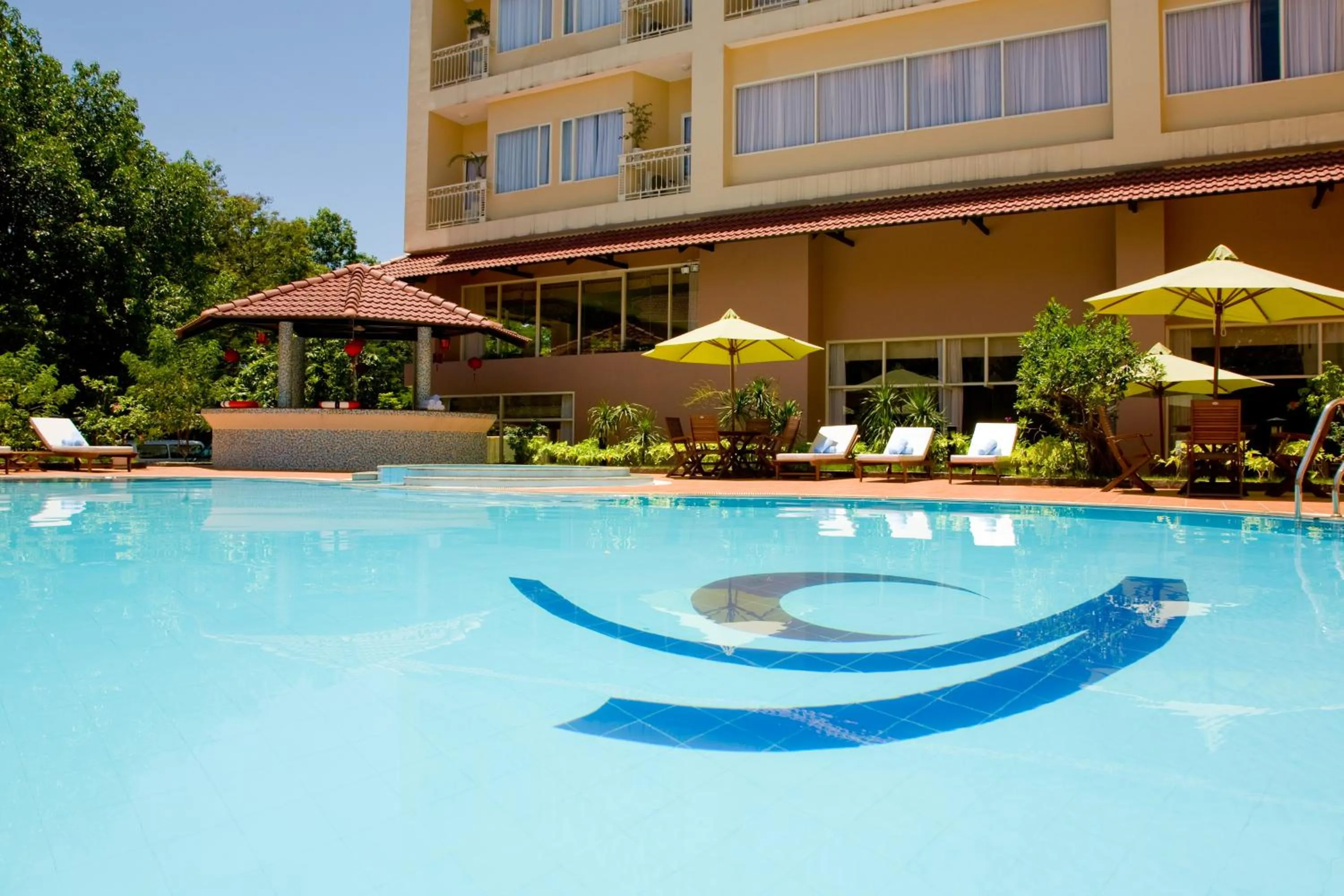 Swimming pool in Park View Hotel