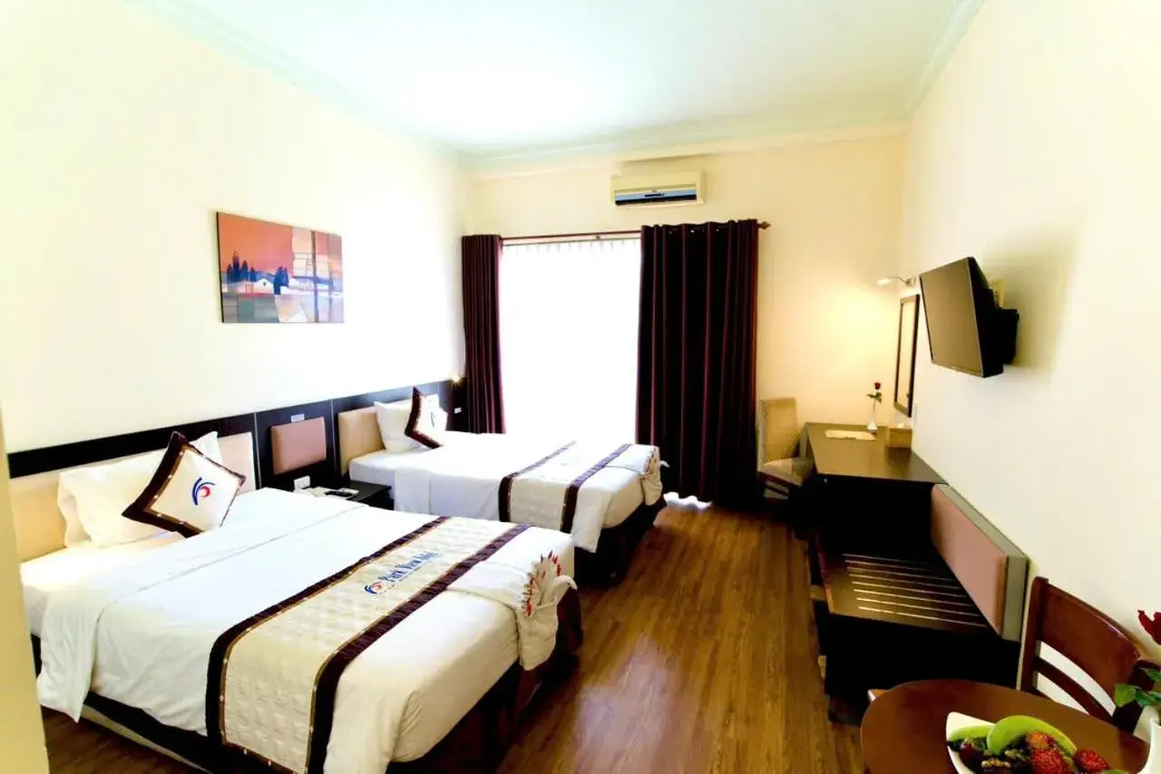 Bedroom, Bed in Park View Hotel Bedroom, Bed in Park View Hotel