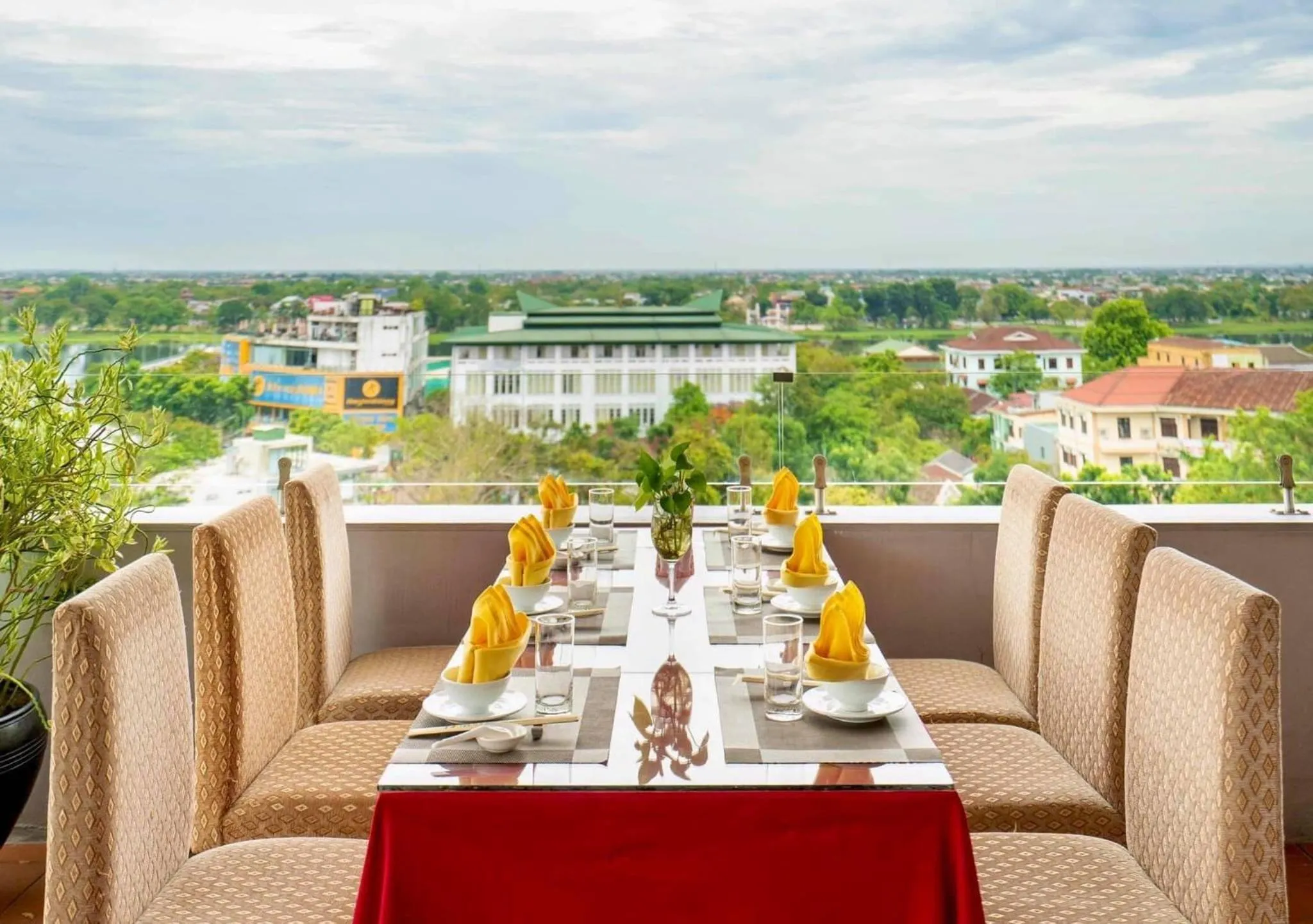 Restaurant/places to eat in Park View Hotel