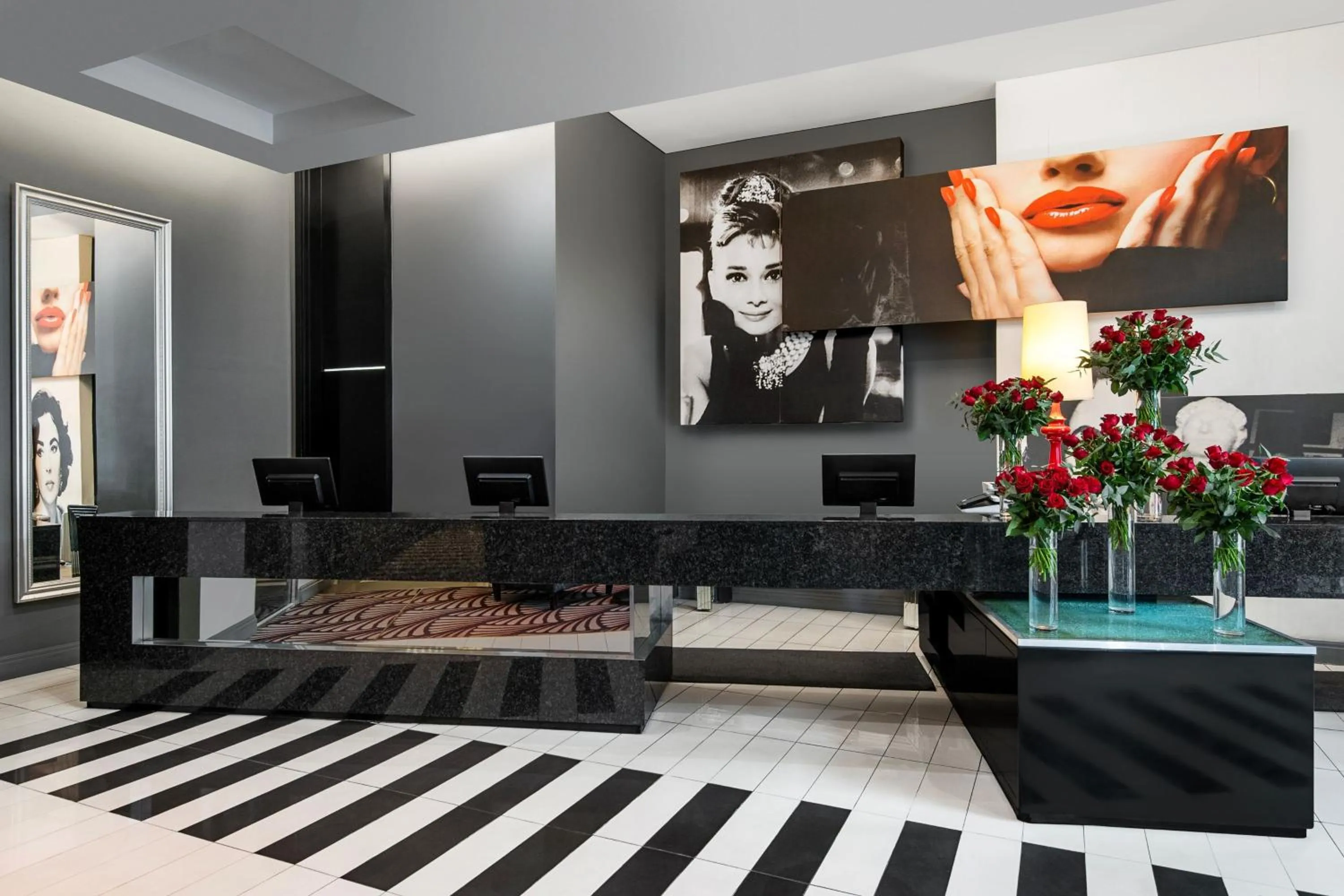 Lobby or reception in Protea Hotel Fire & Ice! by Marriott Johannesburg Melrose Arch