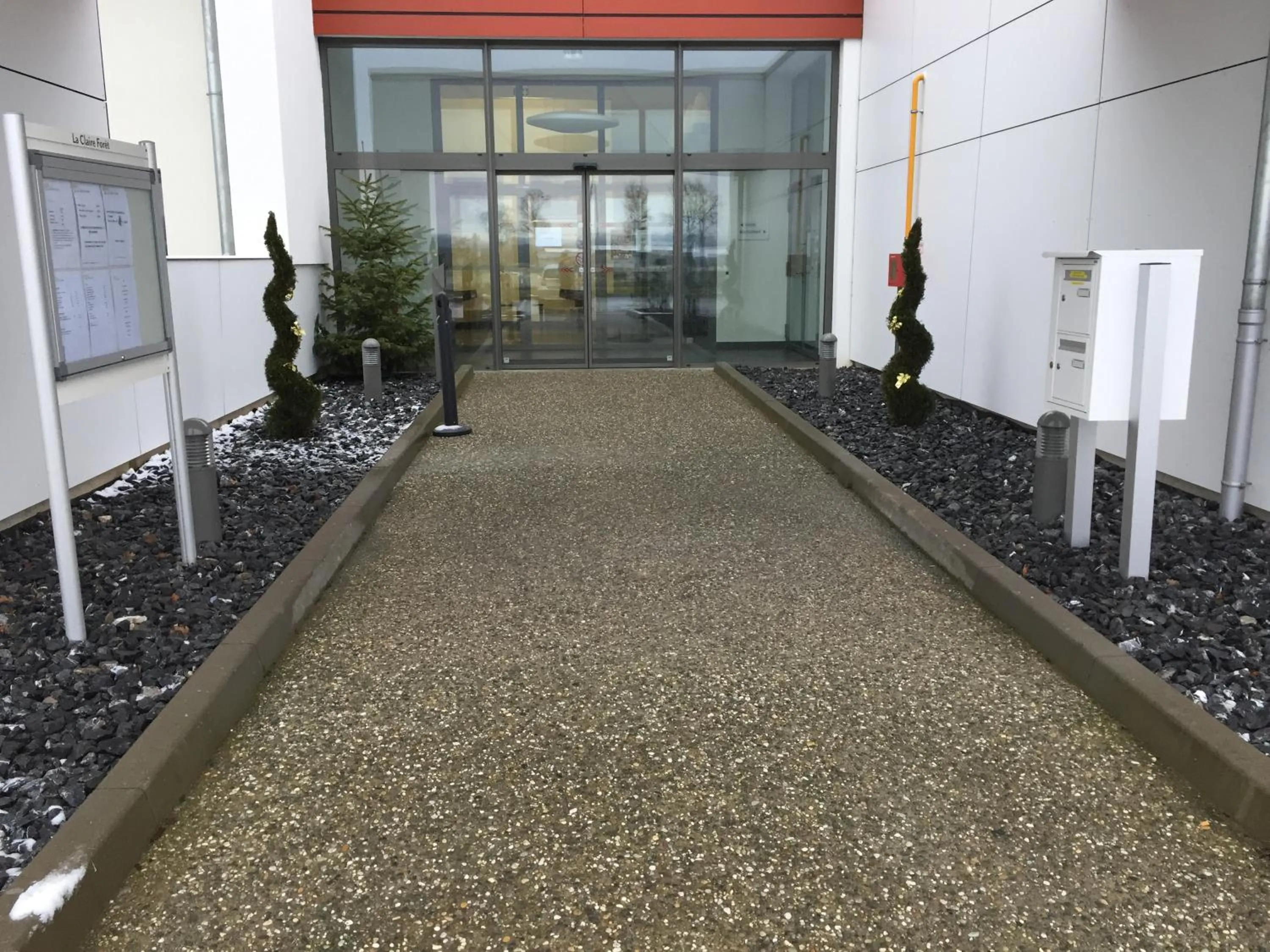 Facade/entrance in Hotel - Restaurant La Claire Forêt