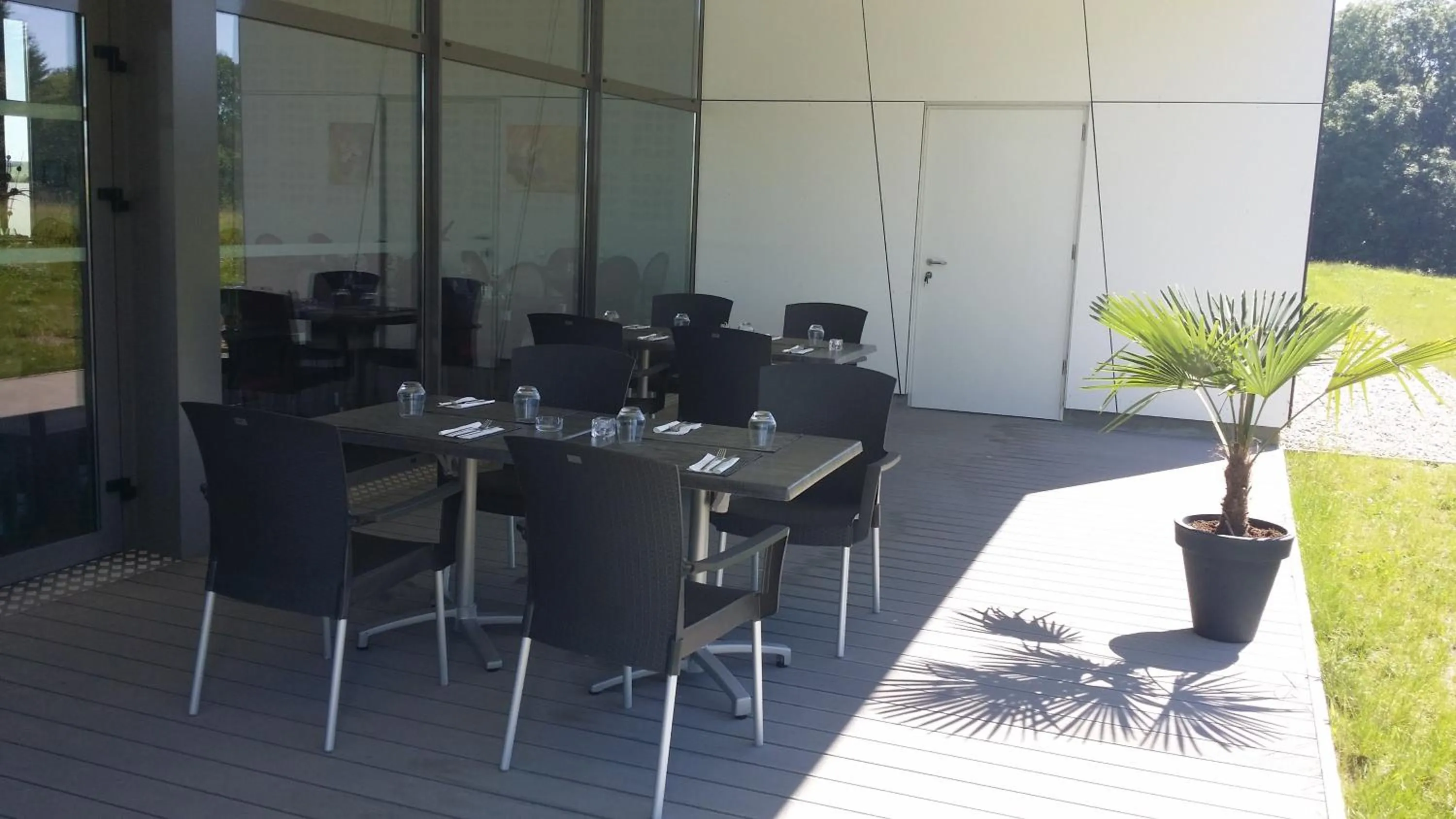 Patio in Hotel - Restaurant La Claire Forêt