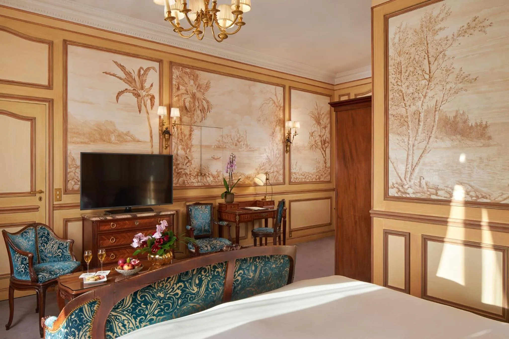 Seating area in Hôtel Raphael