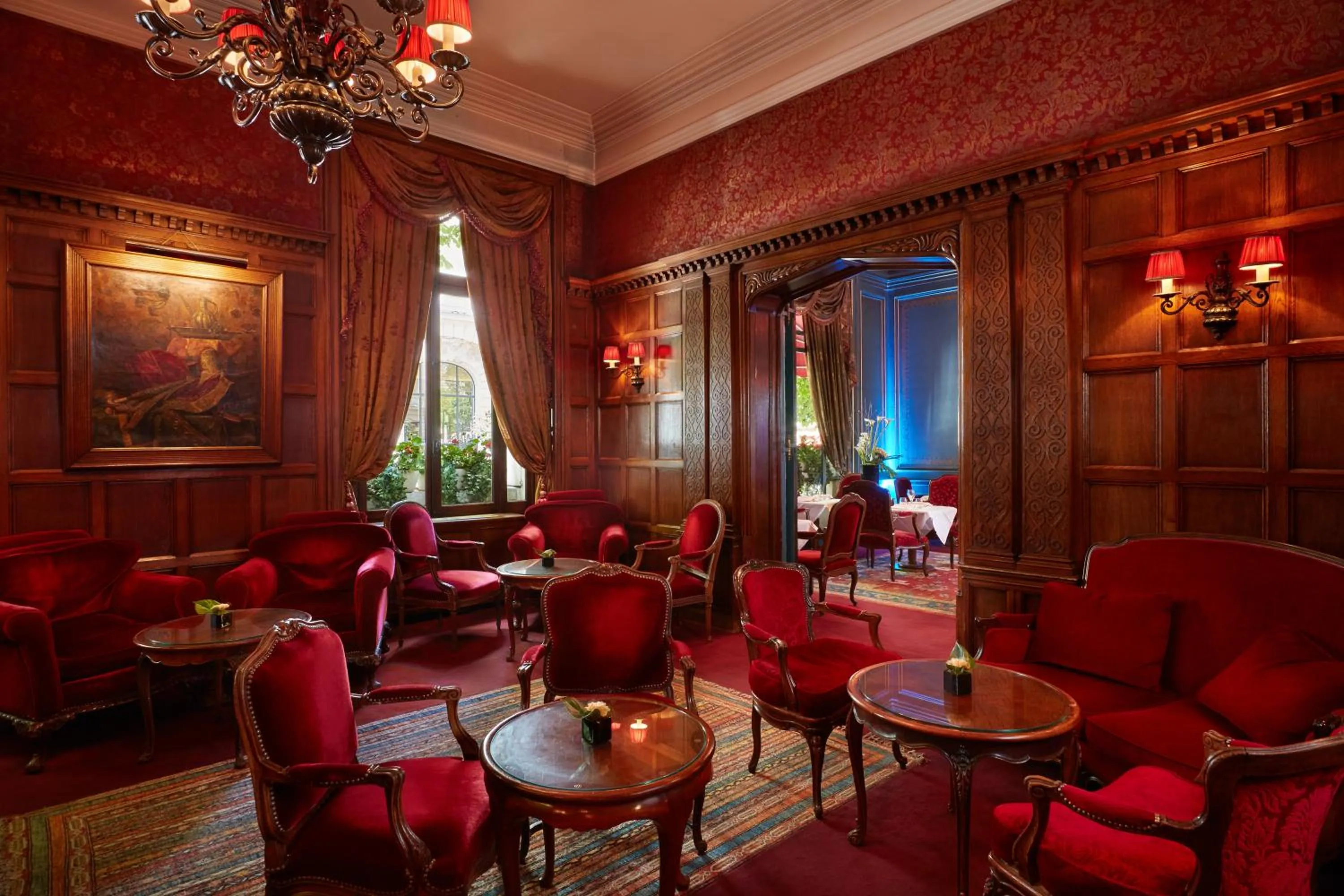 Lounge or bar in Hôtel Raphael