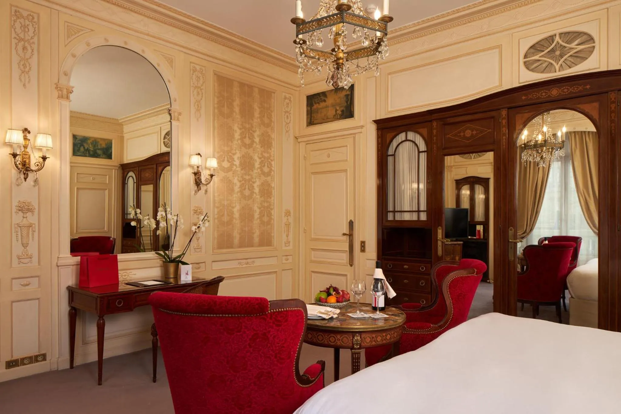 Seating area in Hôtel Raphael