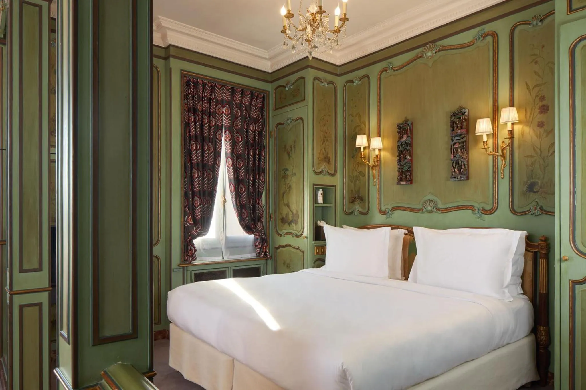 Bed in Hôtel Raphael