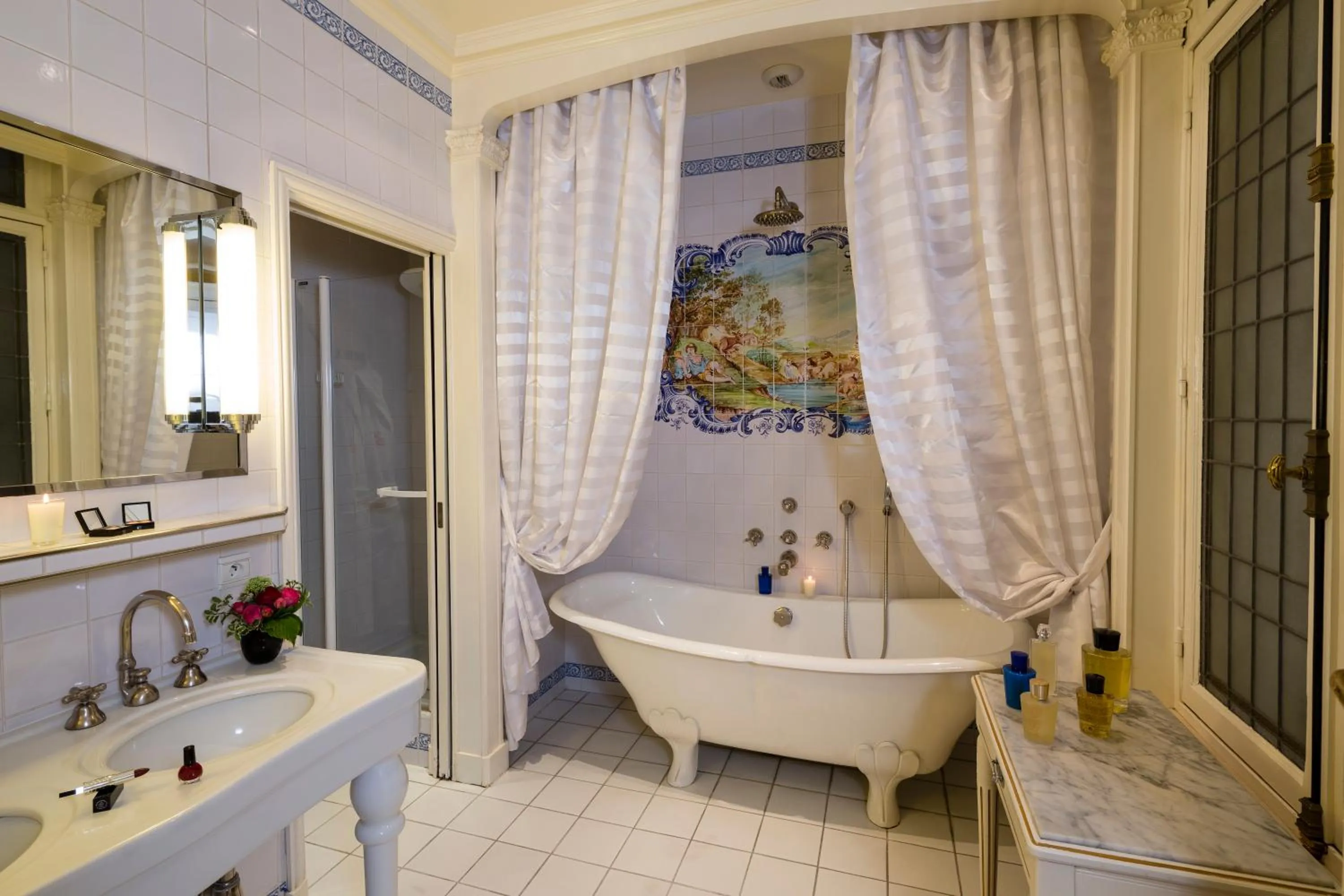 Bathroom in Hôtel Raphael