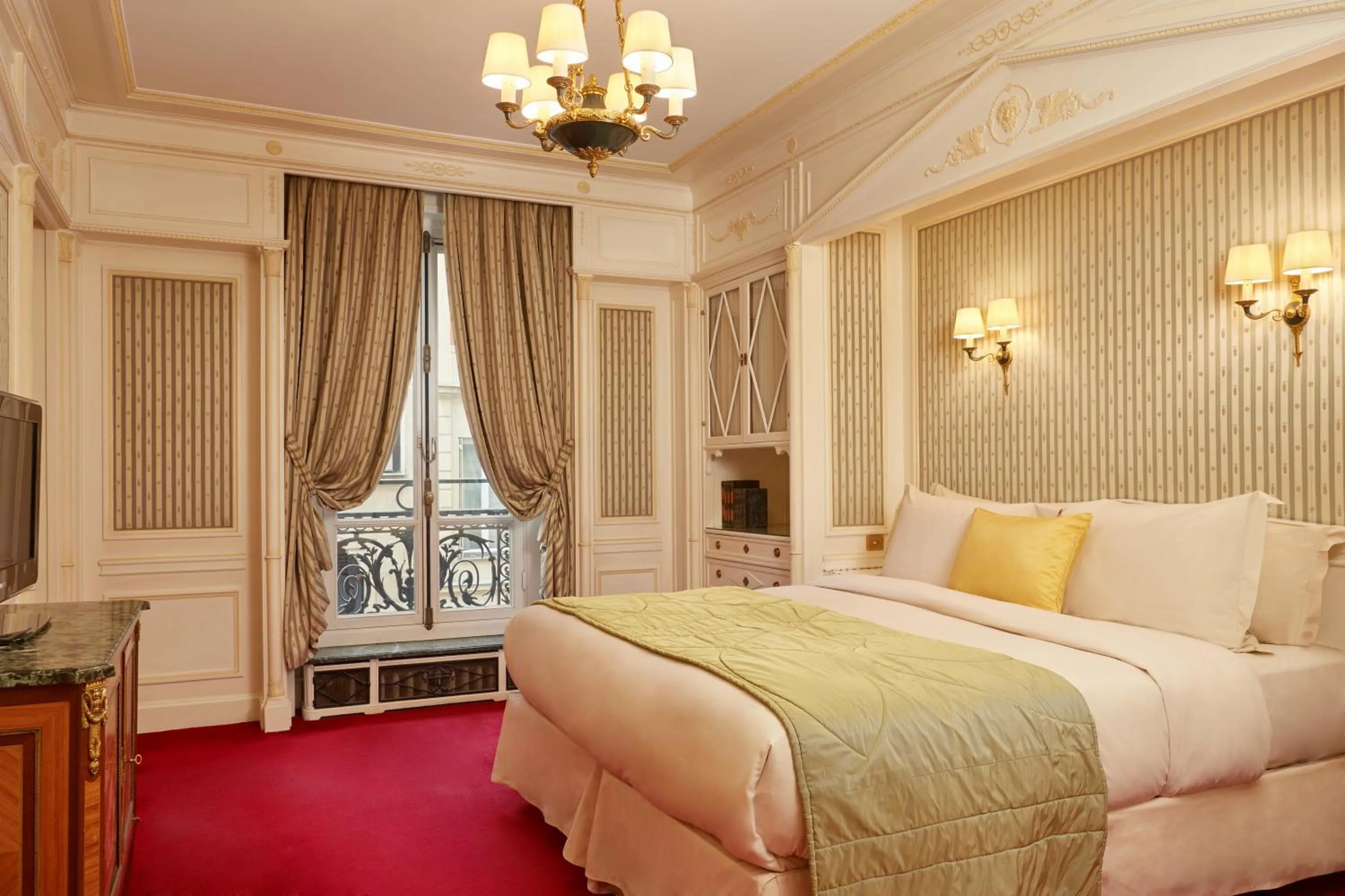 Bedroom in Hôtel Raphael