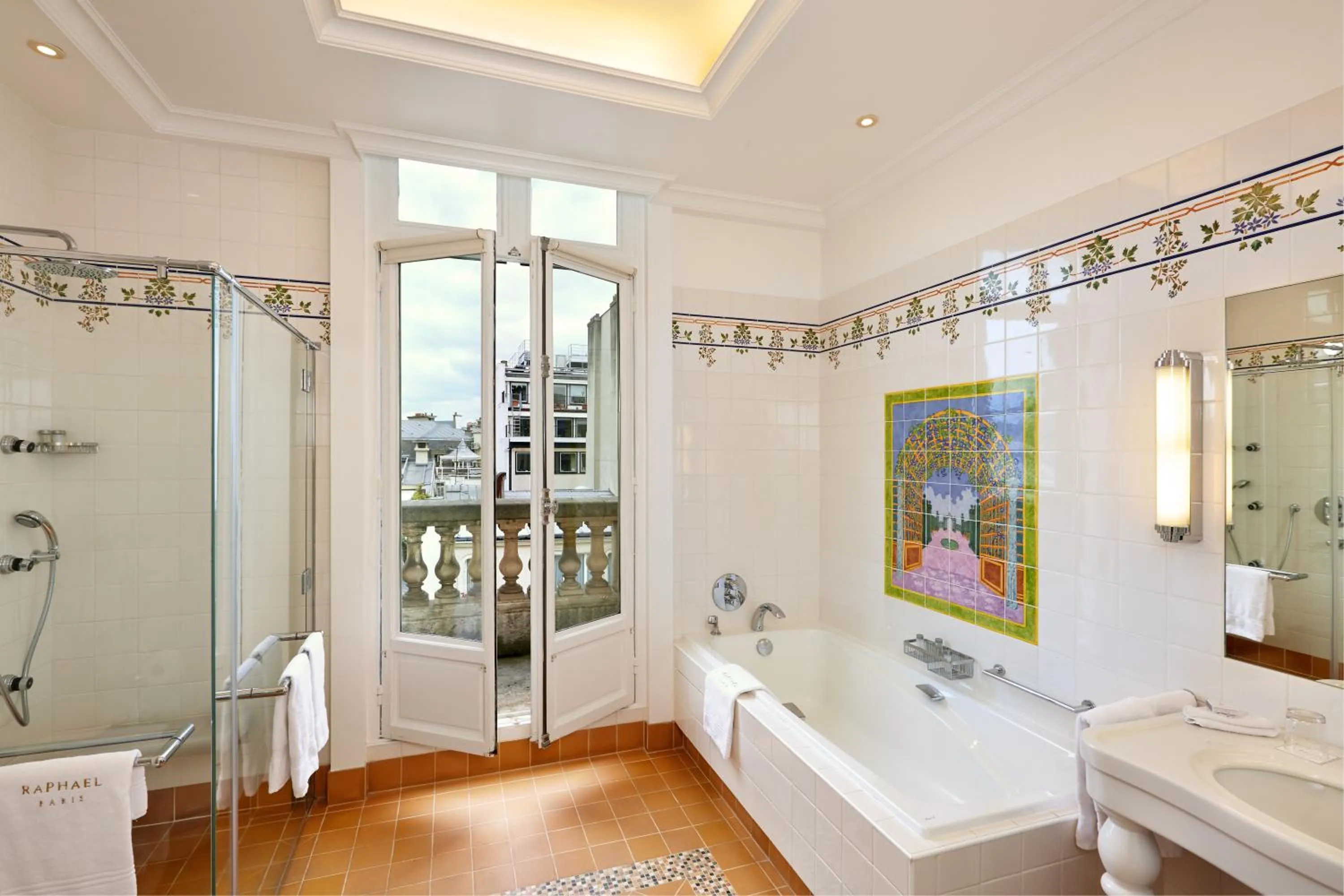 Bathroom in Hôtel Raphael
